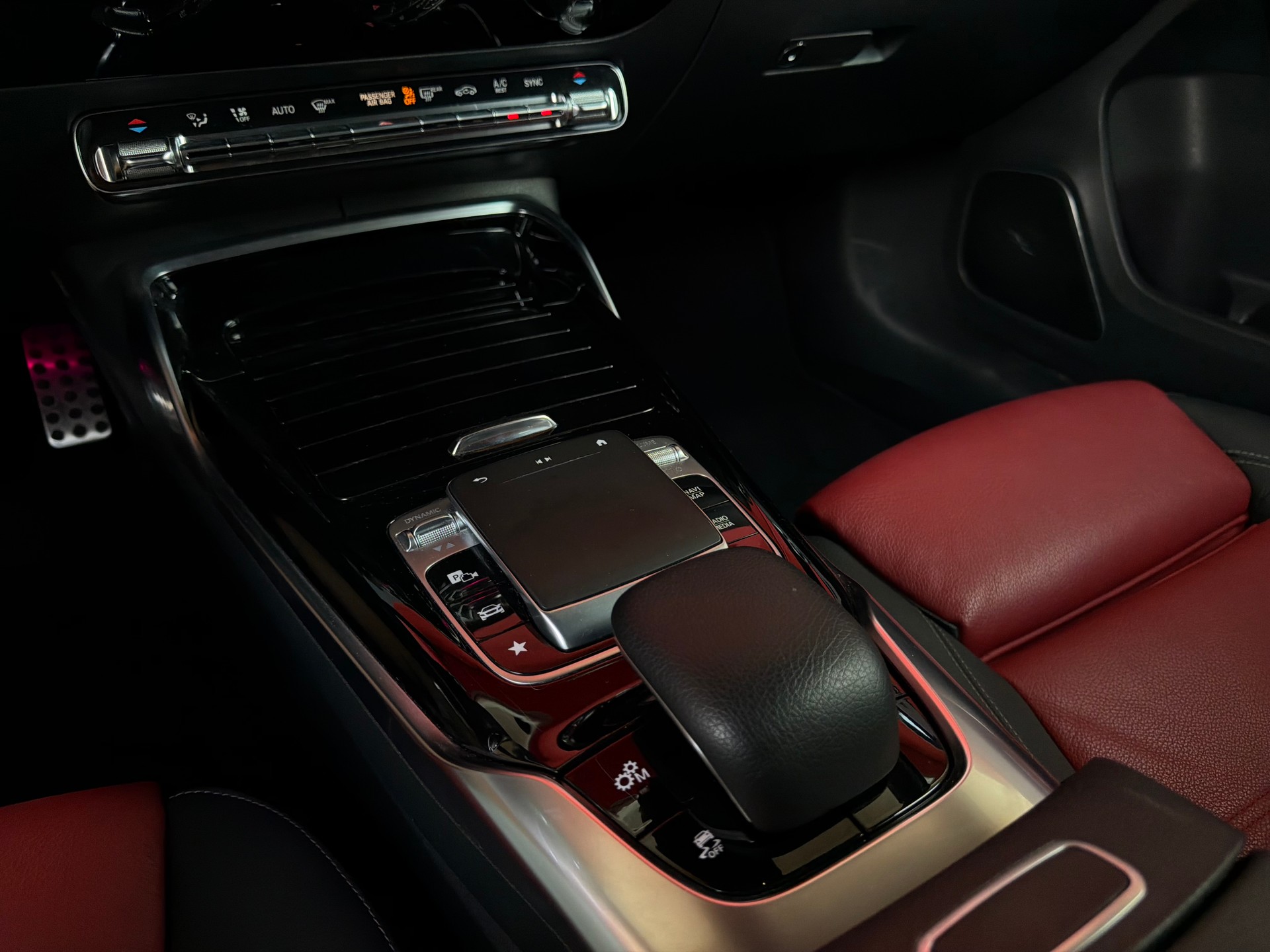 MERCEDES-BENZ A 35 AMG 4Matic Speedshift-image-10
