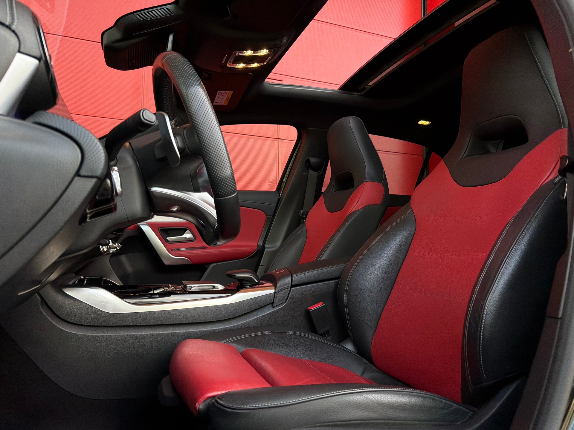 MERCEDES-BENZ A 35 AMG 4Matic Speedshift-image-11