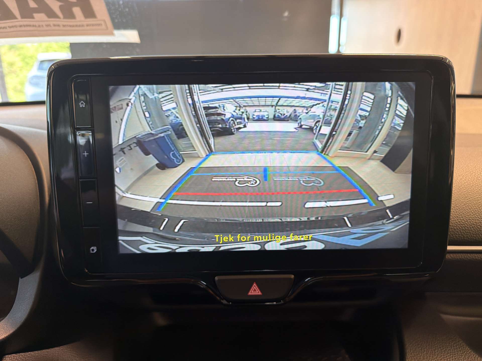 TOYOTA Yaris 1.5 Active Plus+ e-CVT Automat-image-9
