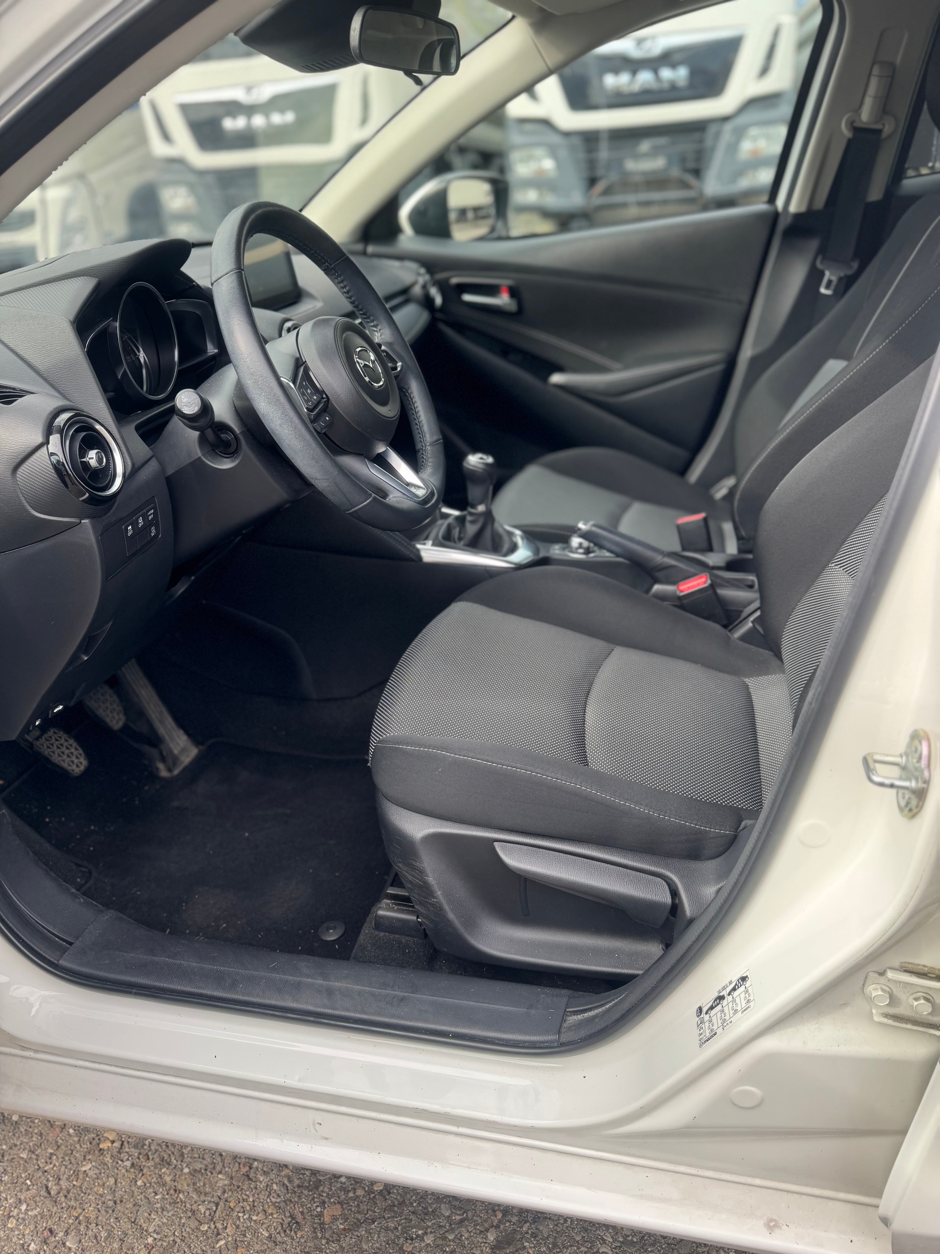 MAZDA 1.5 115 Revolution-image-4