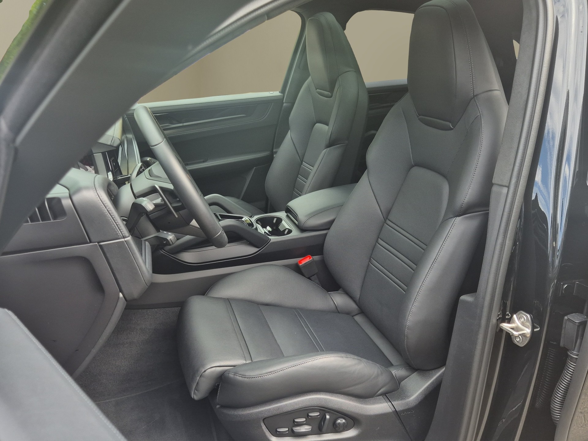 PORSCHE Cayenne Coupé GTS Tiptronic-image-8