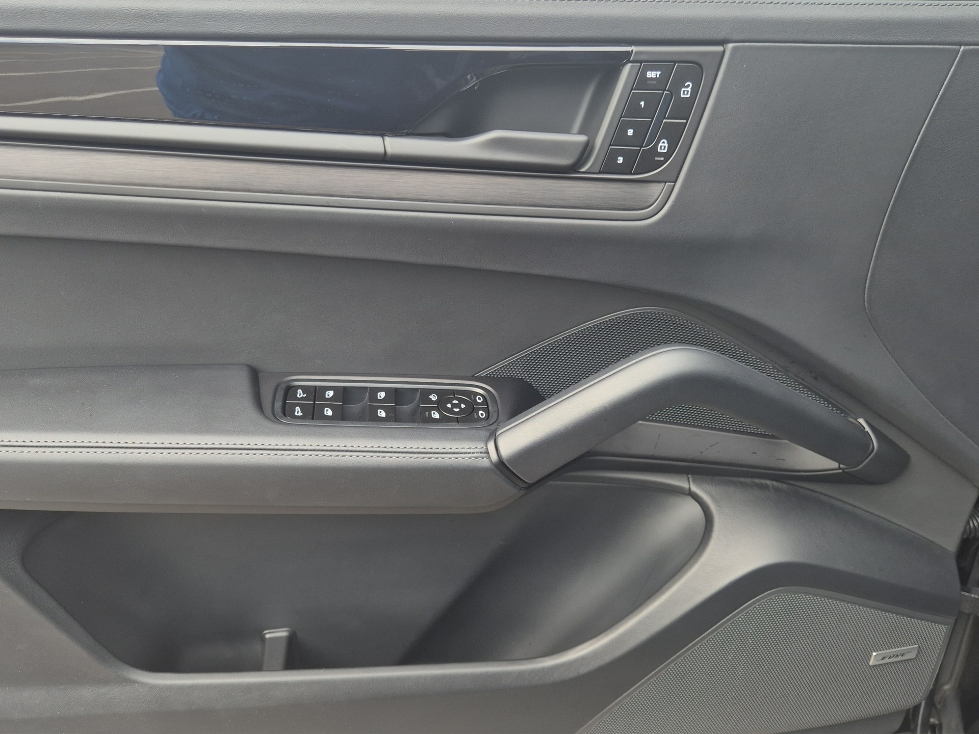 PORSCHE Cayenne Coupé GTS Tiptronic-image-13