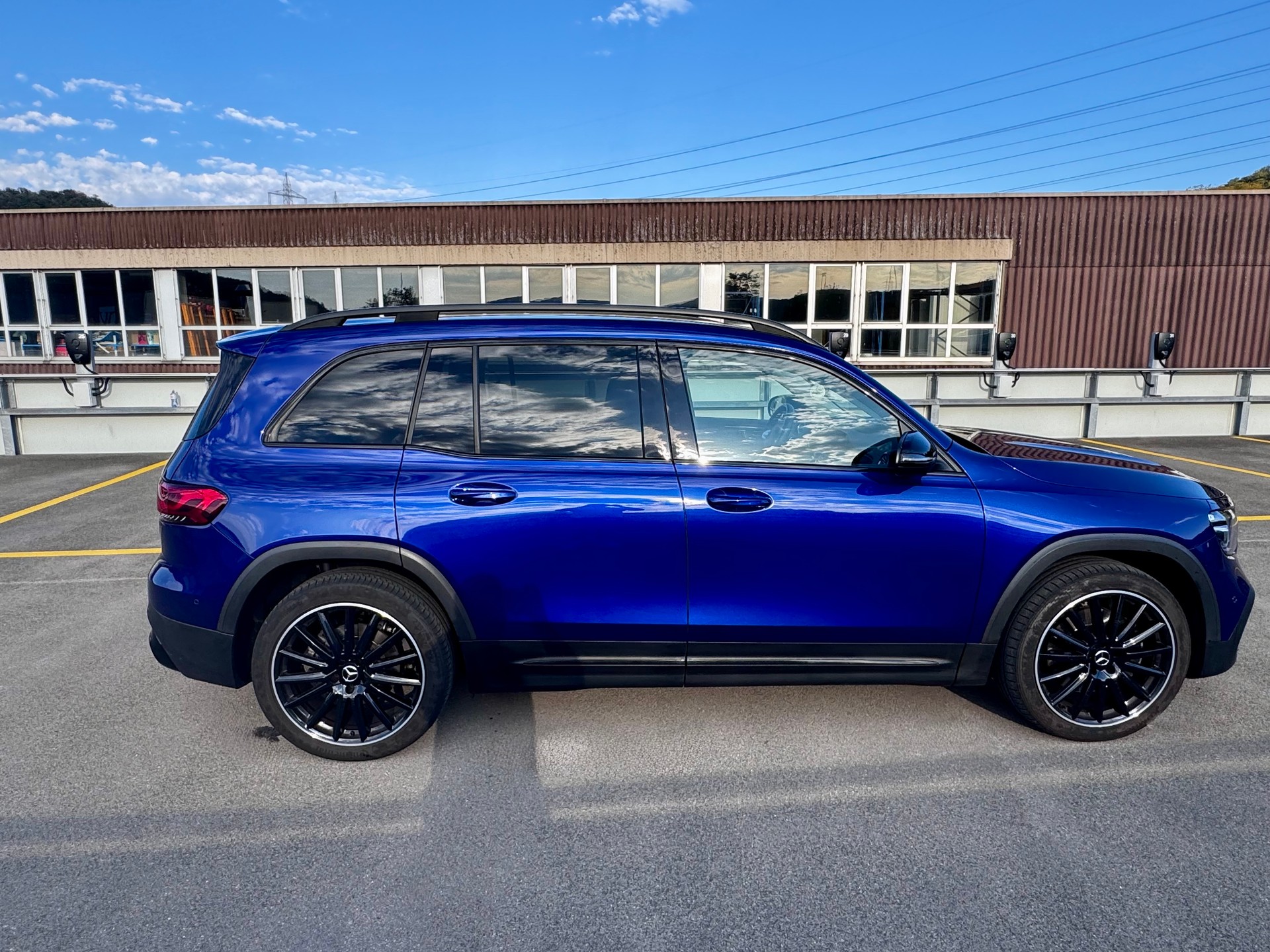 MERCEDES-BENZ GLB 220 d AMG Line 4matic-image-4