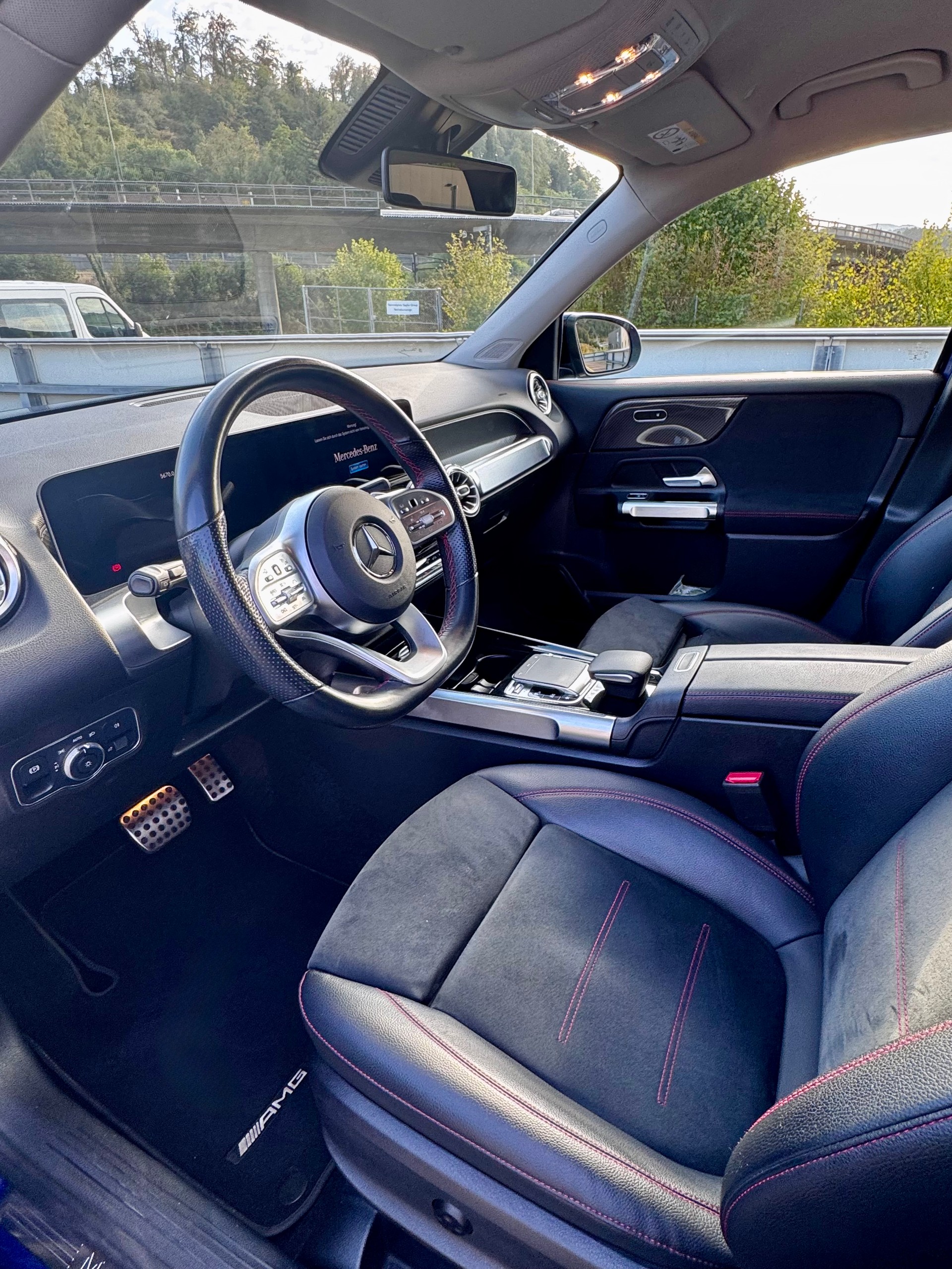 MERCEDES-BENZ GLB 220 d AMG Line 4matic-image-6