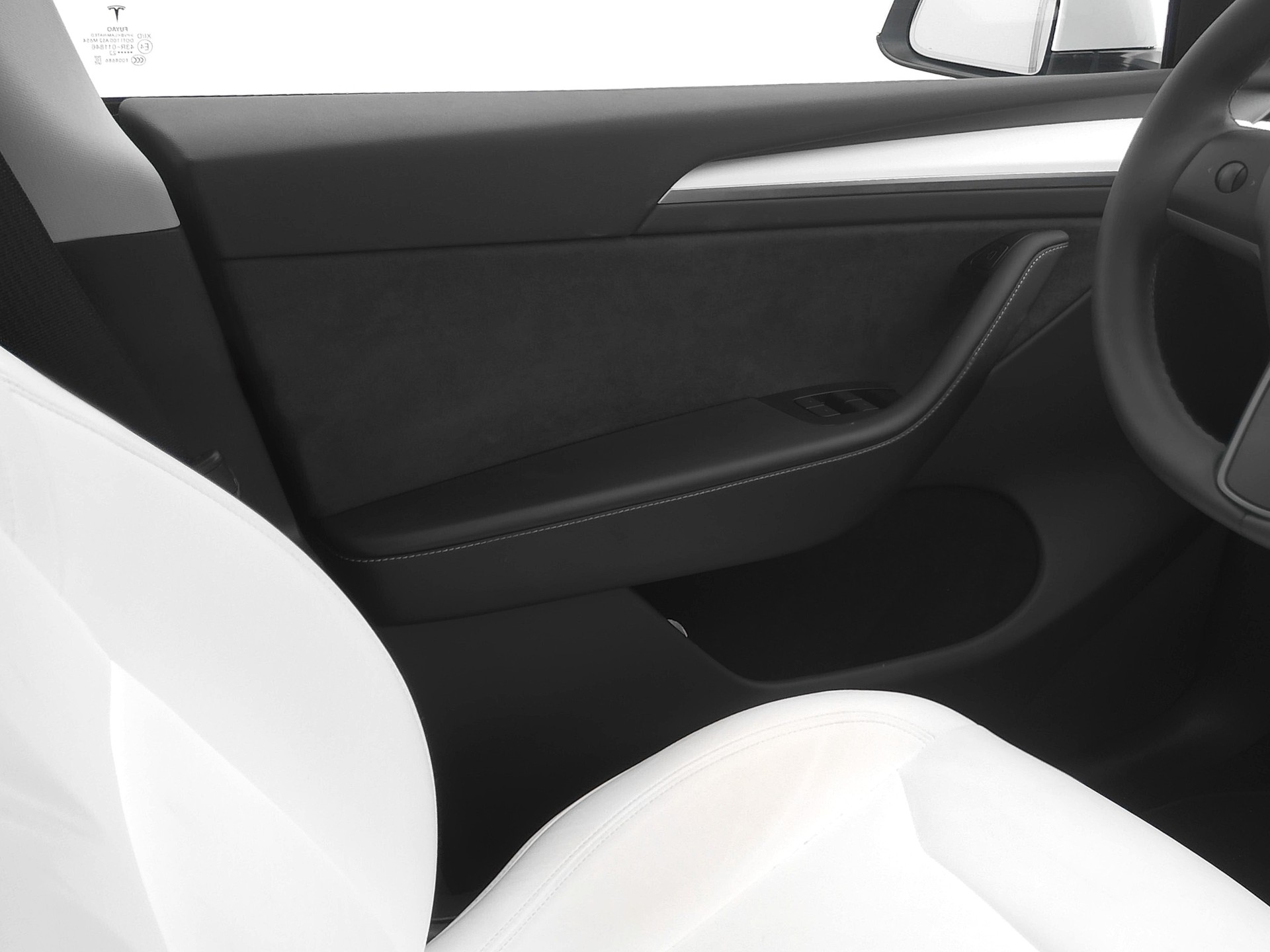 TESLA Model Y Long Range AWD-image-8