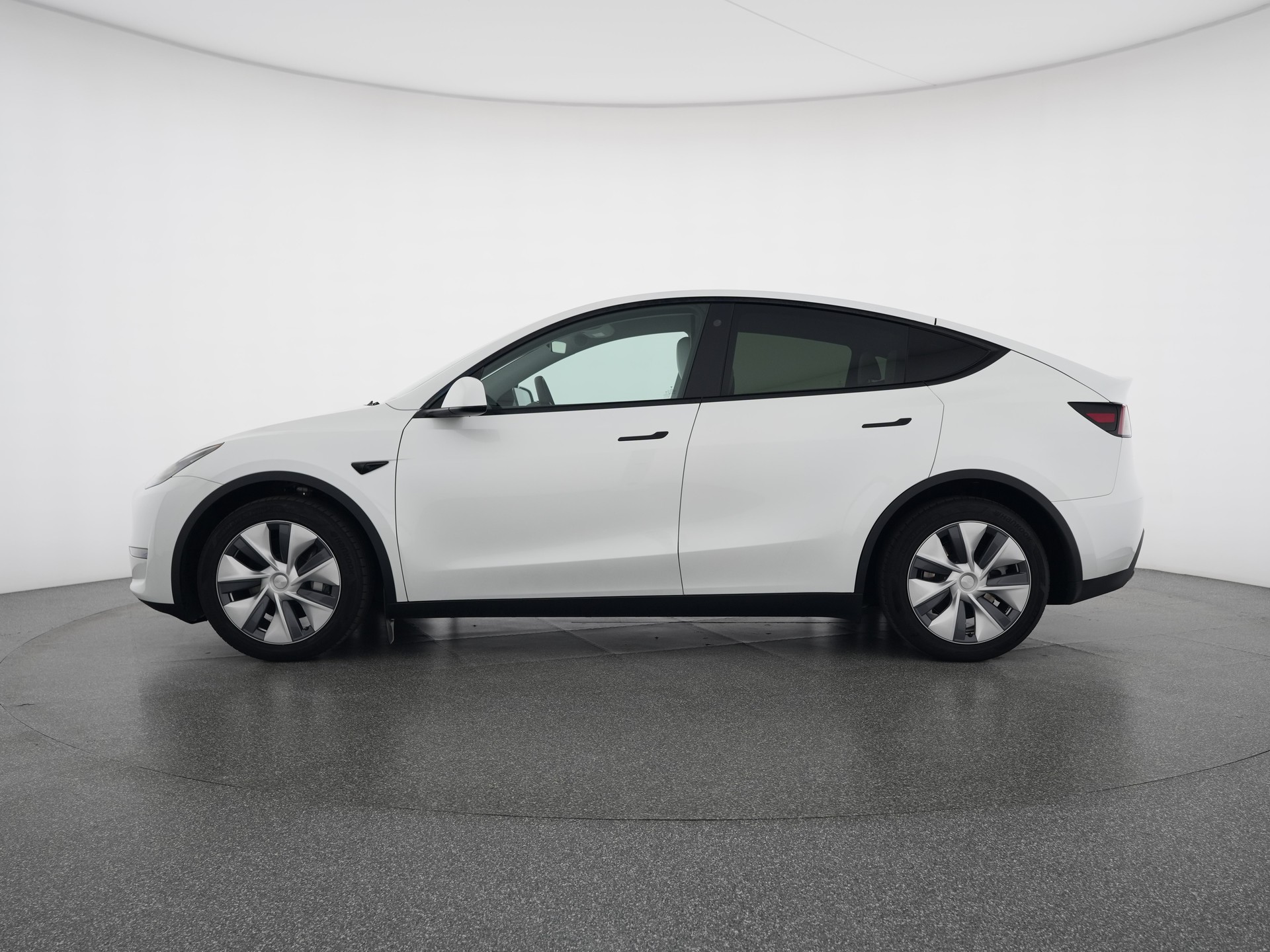 TESLA Model Y Long Range AWD-image-2