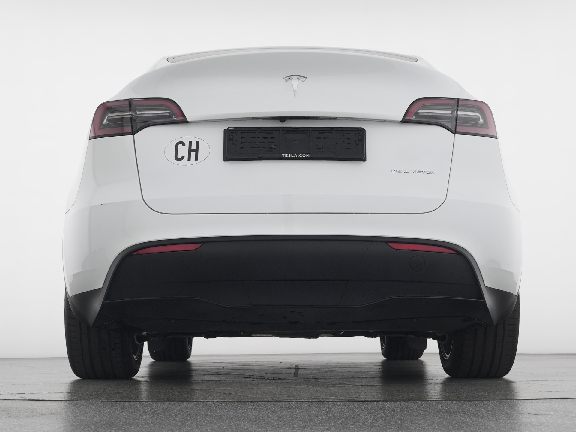 TESLA Model Y Long Range AWD-image-3