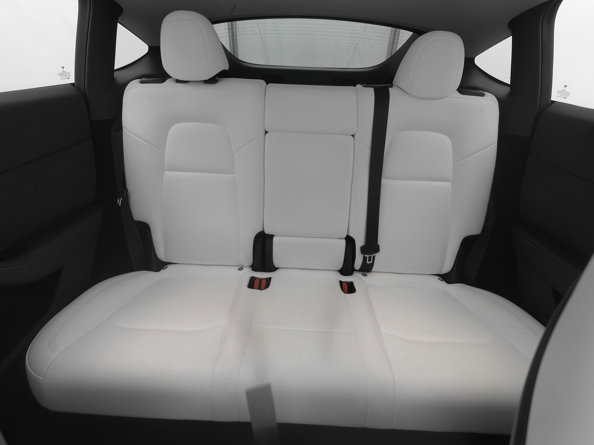 TESLA Model Y Long Range AWD-image-10