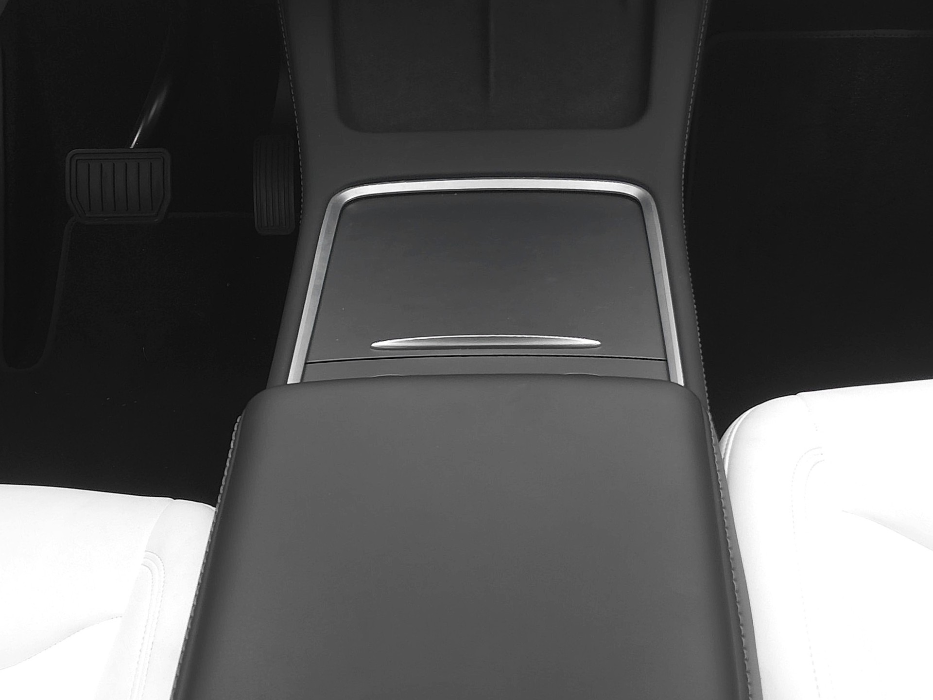 TESLA Model Y Long Range AWD-image-9