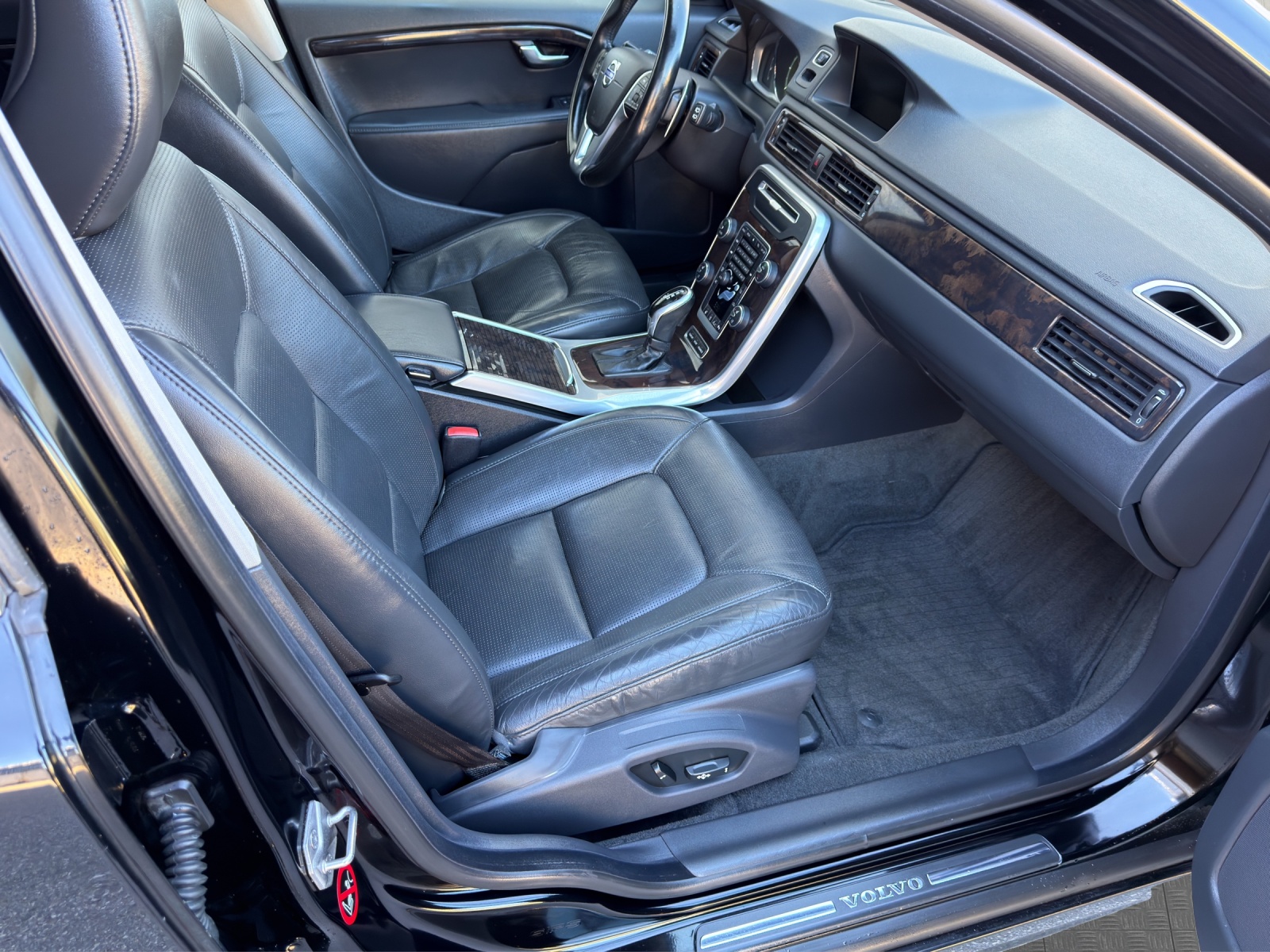 VOLVO V70 D5 AWD Summum Dynamic Edition Geartronic-image-11