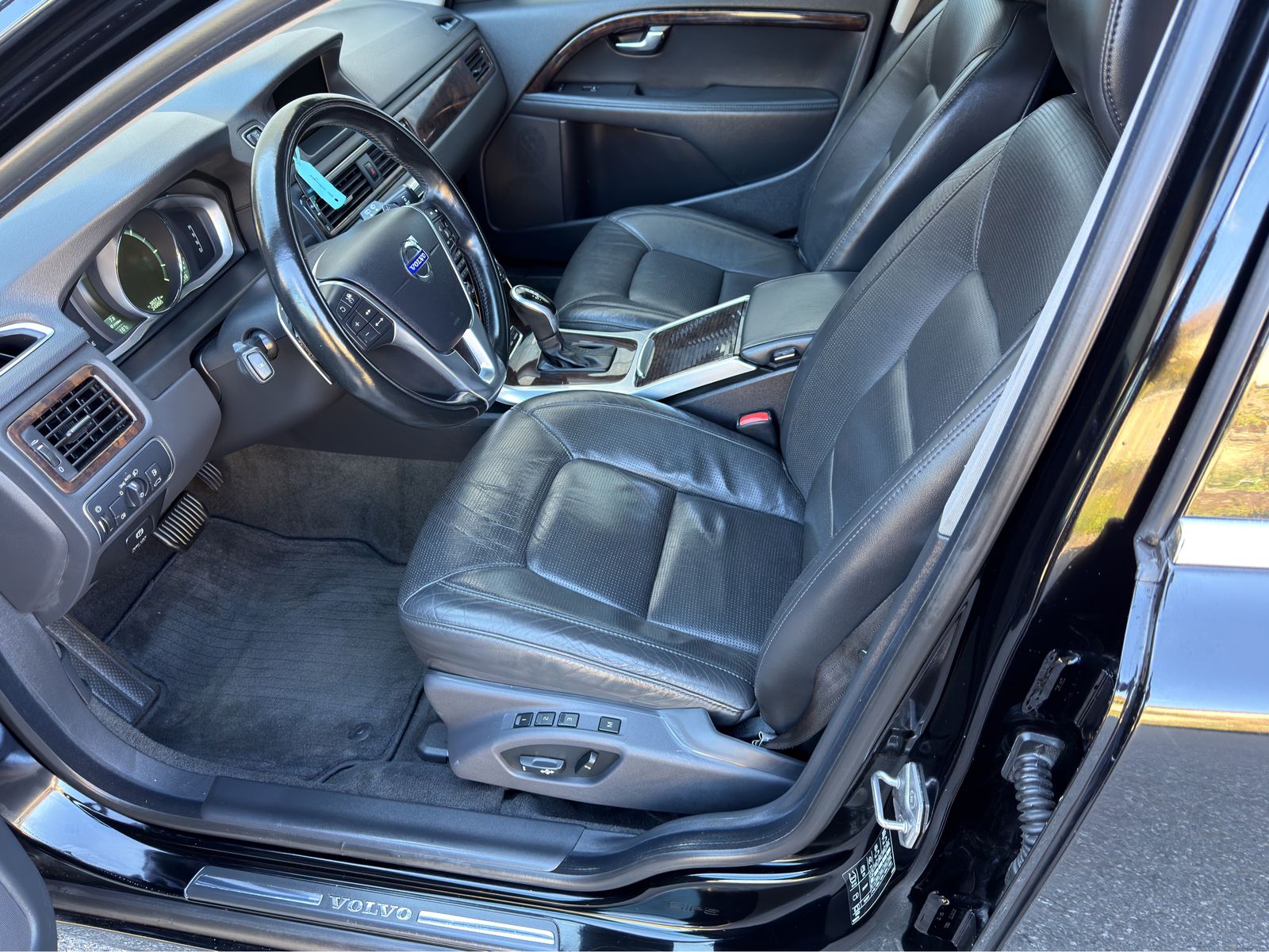 VOLVO V70 D5 AWD Summum Dynamic Edition Geartronic-image-9