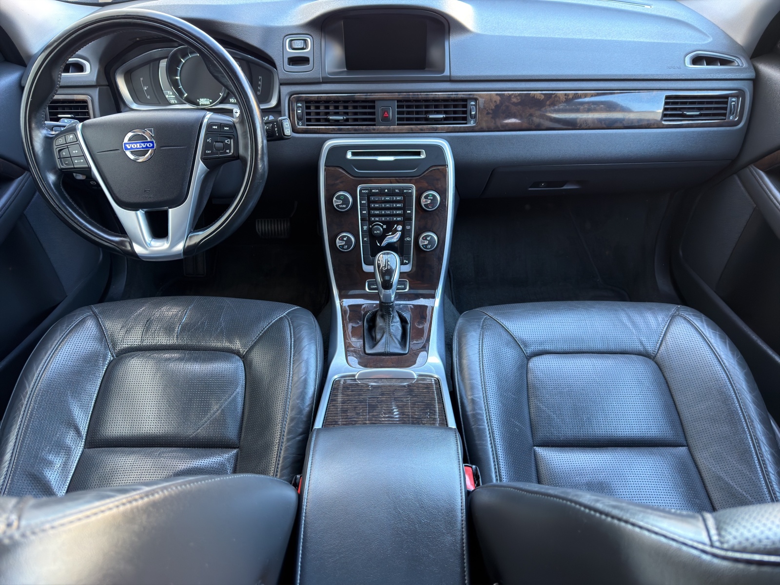 VOLVO V70 D5 AWD Summum Dynamic Edition Geartronic-image-8