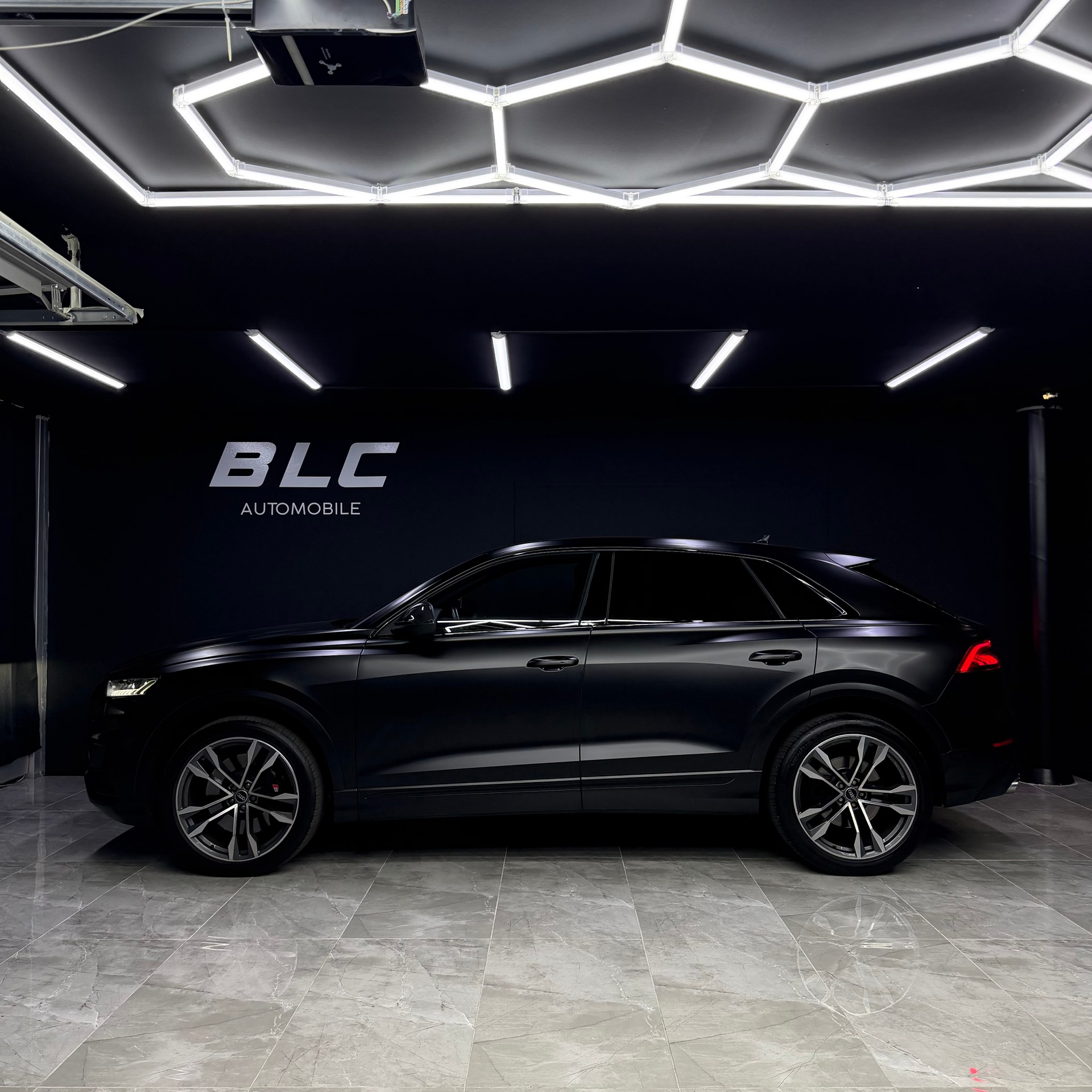 AUDI SQ8 TFSI quattro tiptronic-image-2