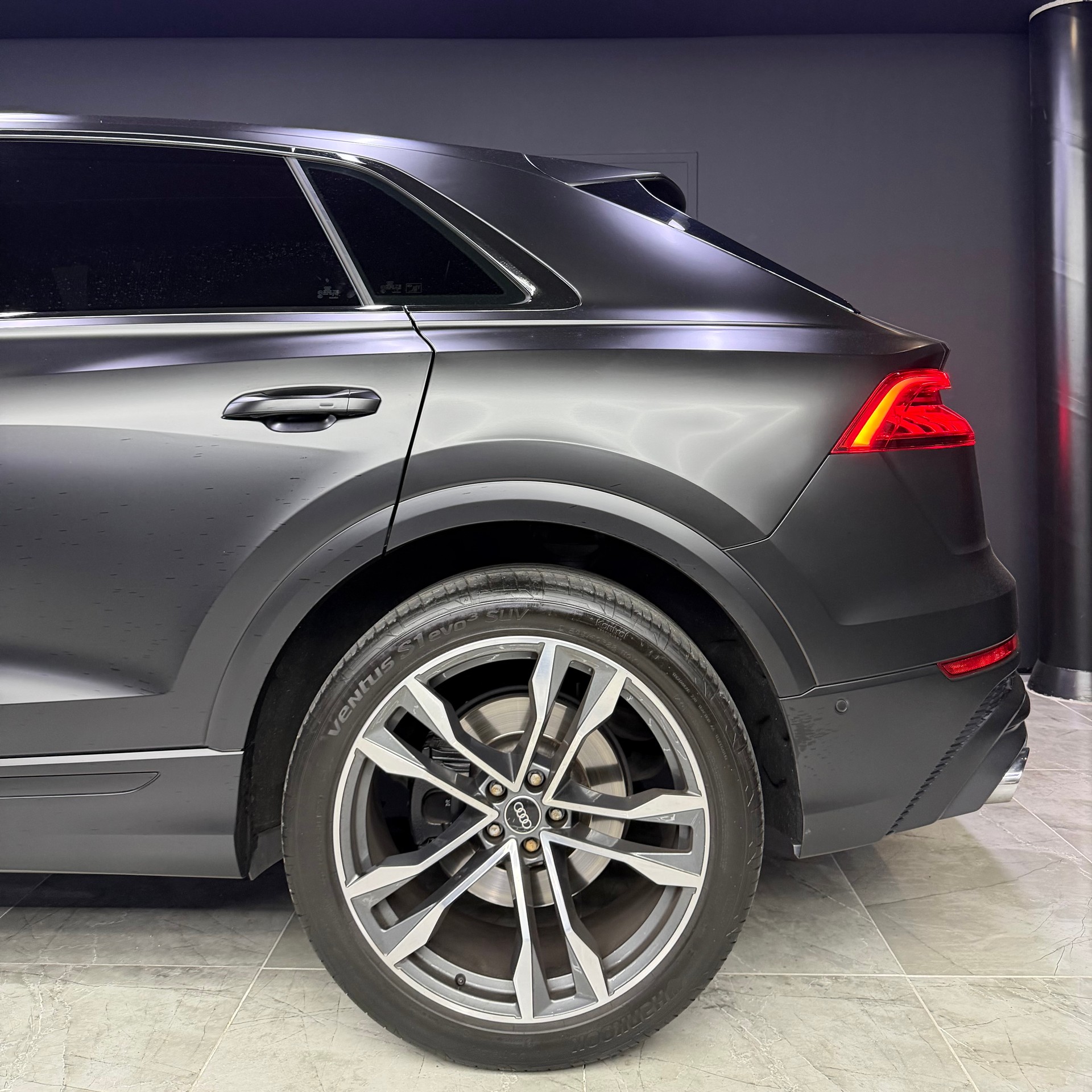 AUDI SQ8 TFSI quattro tiptronic-image-6