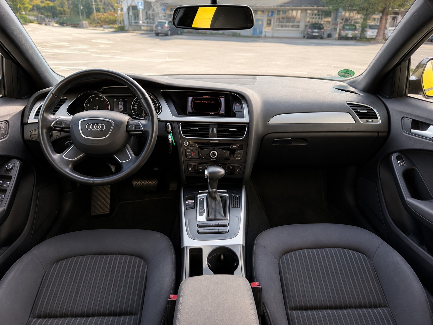 AUDI A4 Limousine 1.8 TFSI Start plus multitronic-image-4