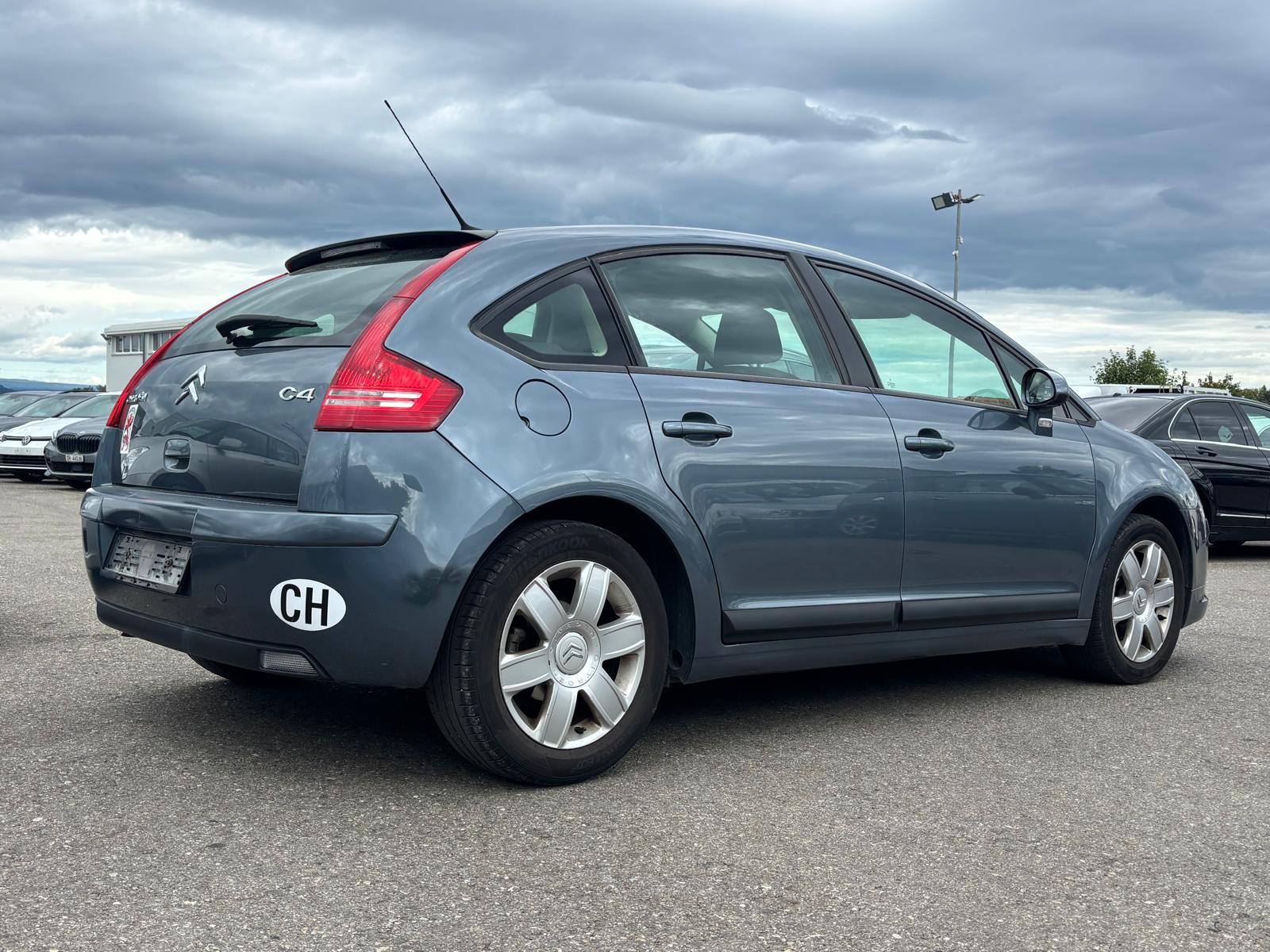 CITROEN C4 Berline 1.6 16V HDi VTR-image-2