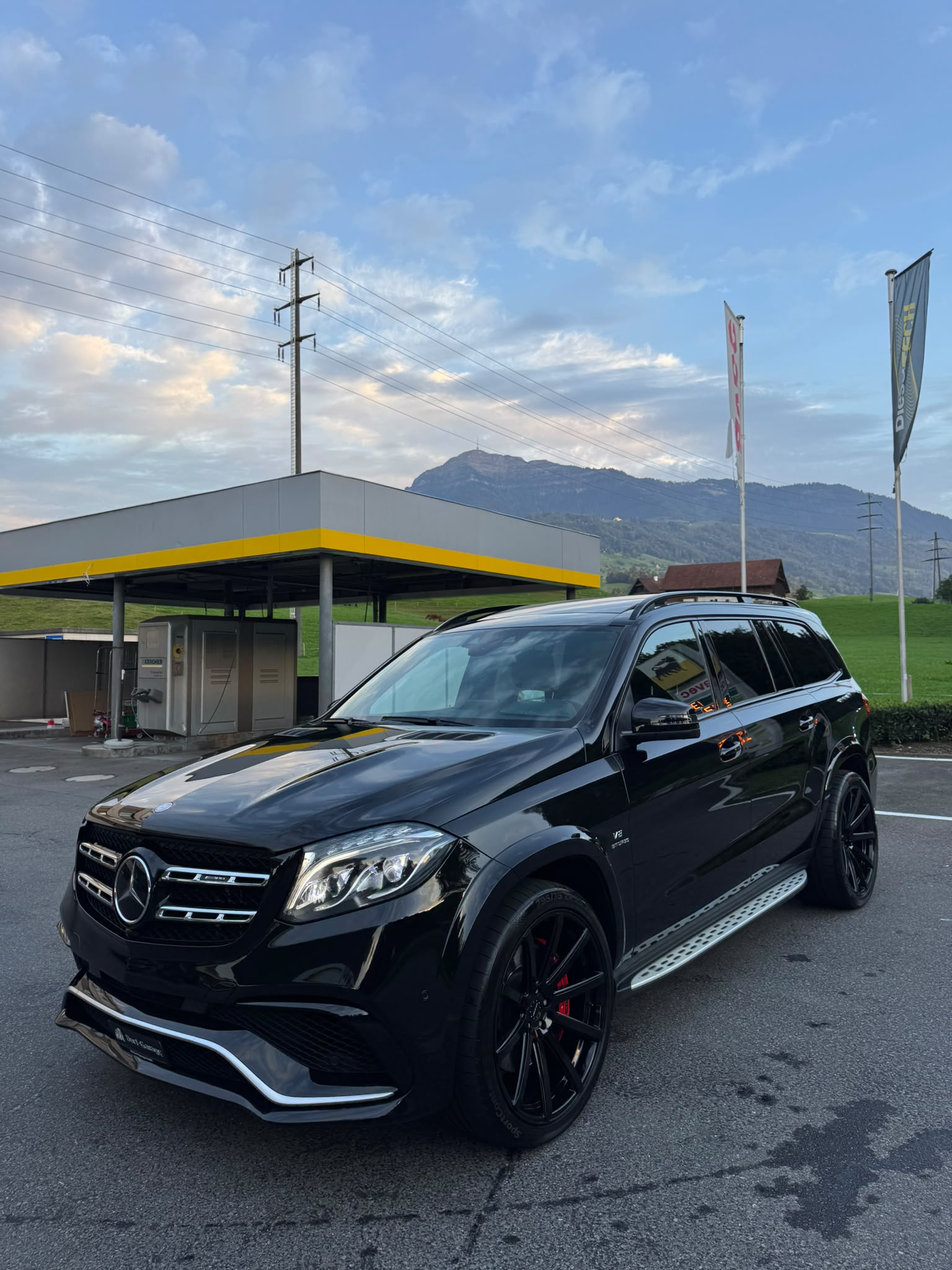 MERCEDES-BENZ GLS 63 AMG 4Matic Speedshift Plus 7G-Tronic-showroom-element-2