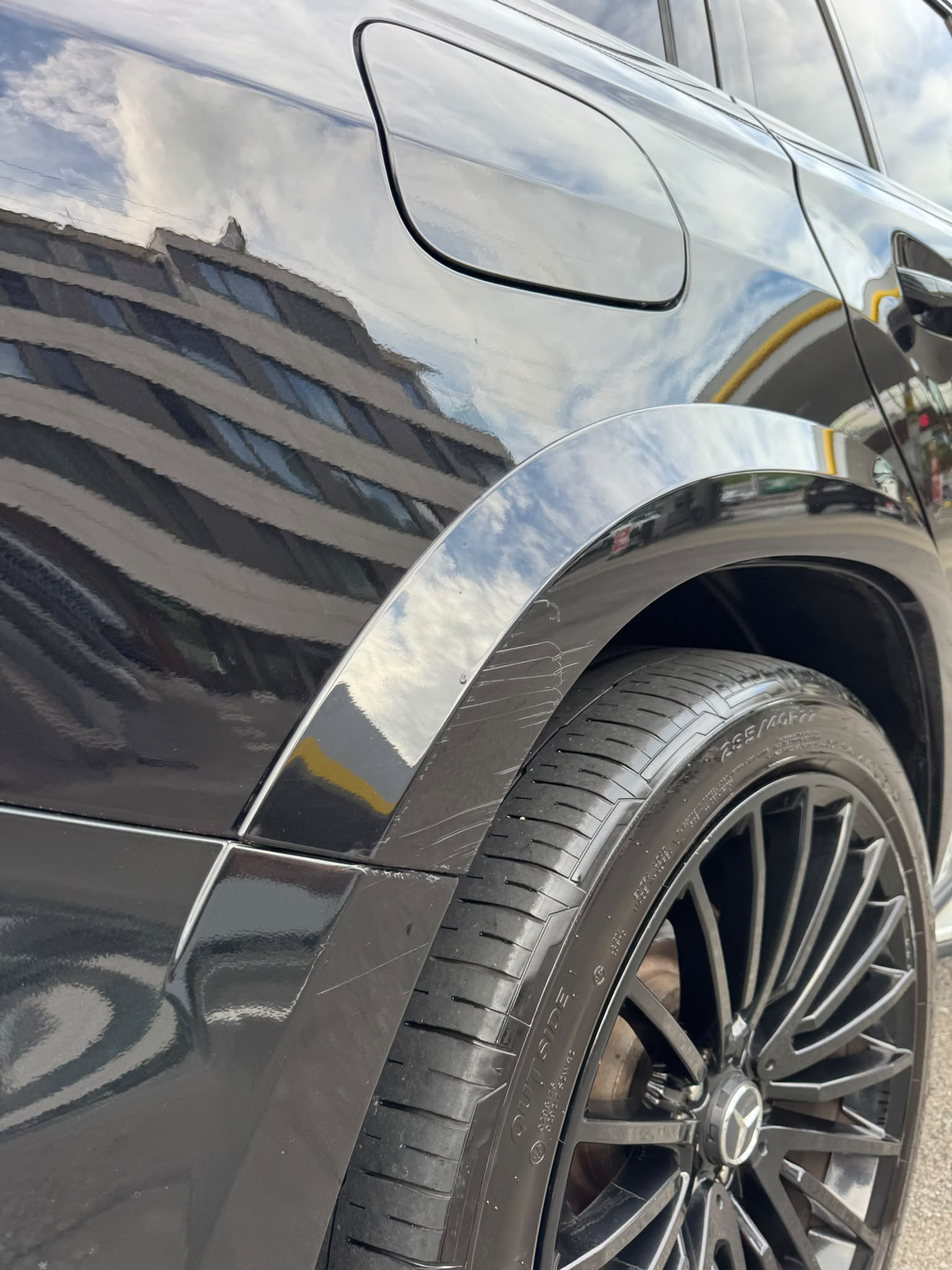 MERCEDES-BENZ GLS 63 AMG 4Matic Speedshift Plus 7G-Tronic-image-25