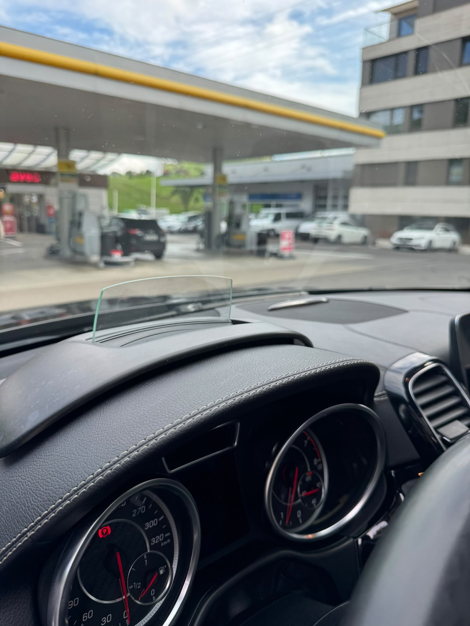 MERCEDES-BENZ GLS 63 AMG 4Matic Speedshift Plus 7G-Tronic-image-19