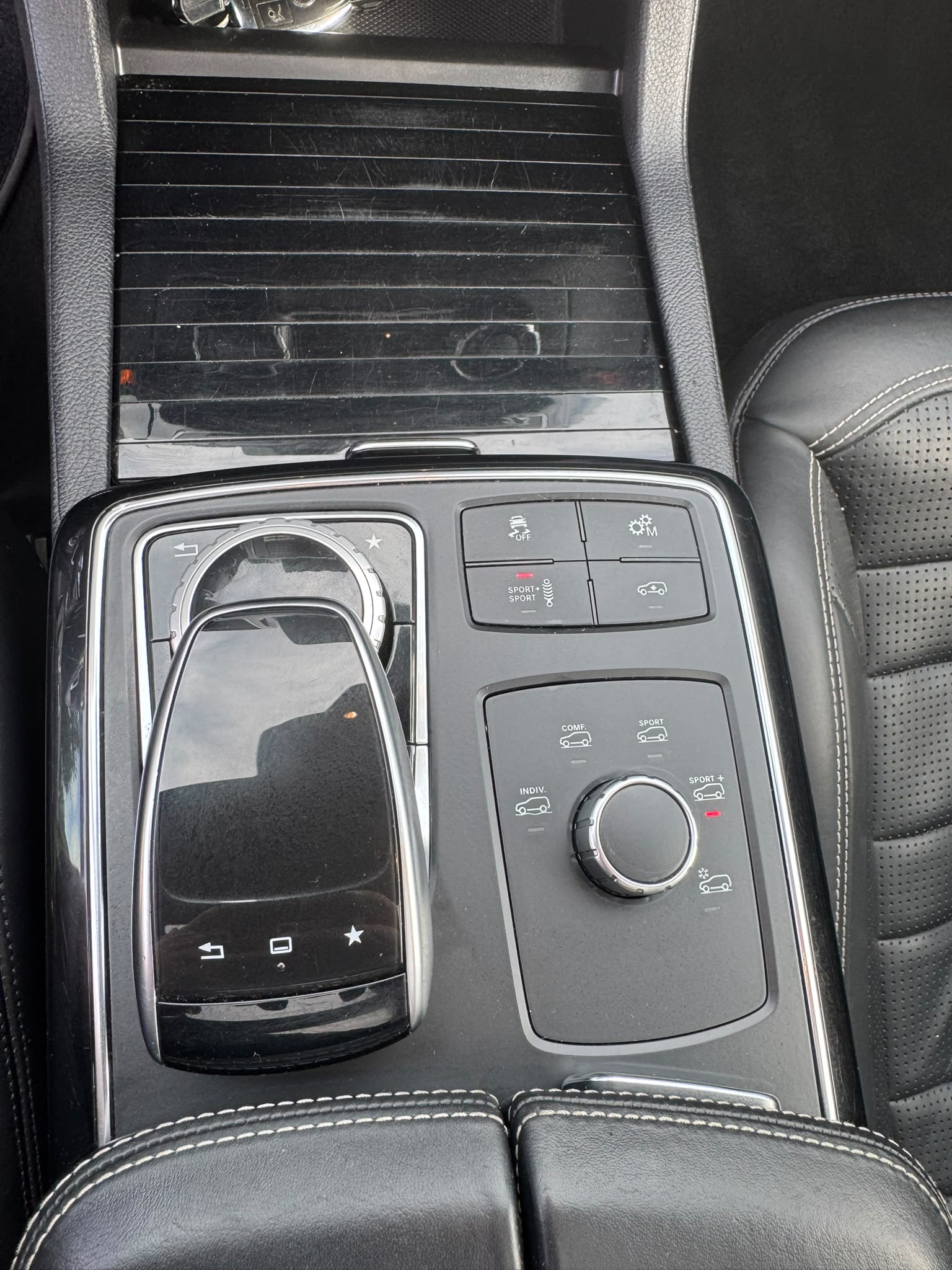 MERCEDES-BENZ GLS 63 AMG 4Matic Speedshift Plus 7G-Tronic-image-21