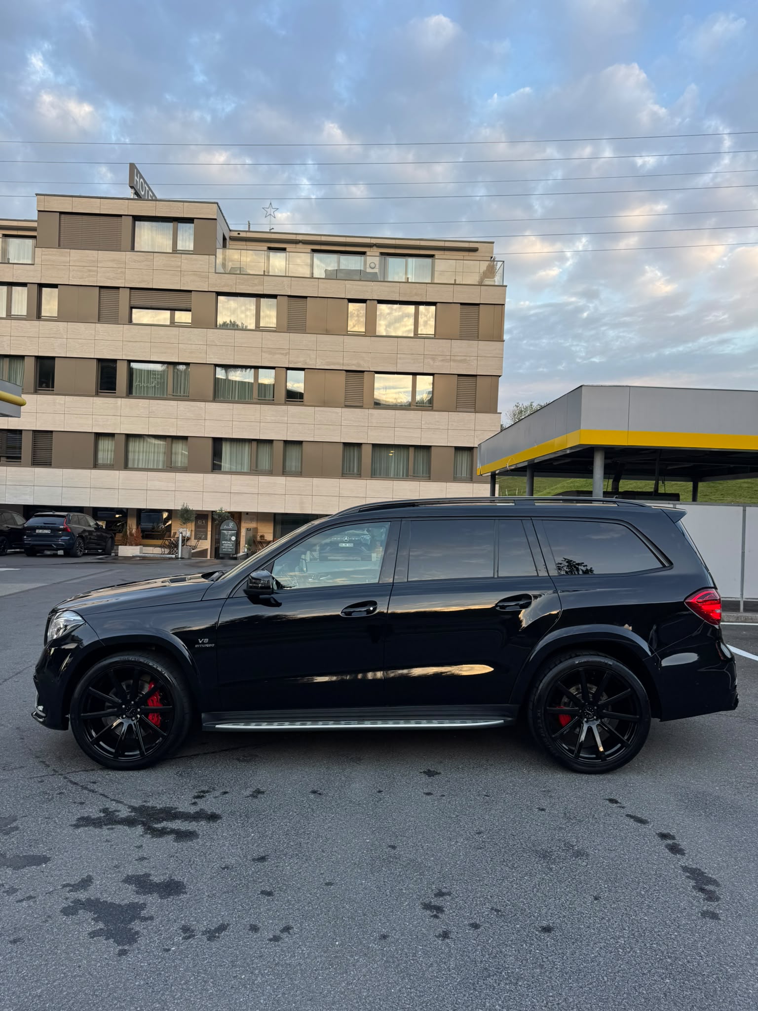 MERCEDES-BENZ GLS 63 AMG 4Matic Speedshift Plus 7G-Tronic-showroom-element-3