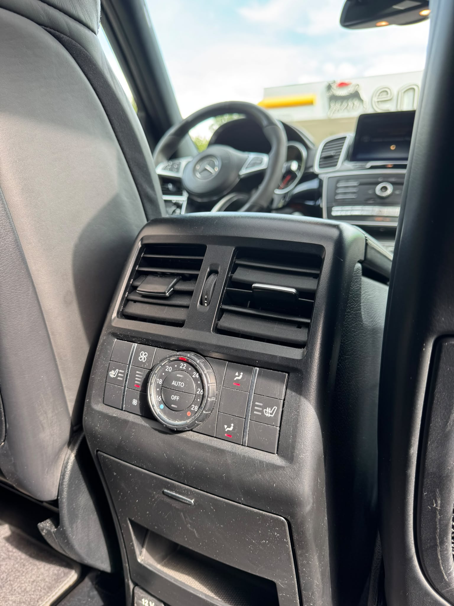 MERCEDES-BENZ GLS 63 AMG 4Matic Speedshift Plus 7G-Tronic-image-16
