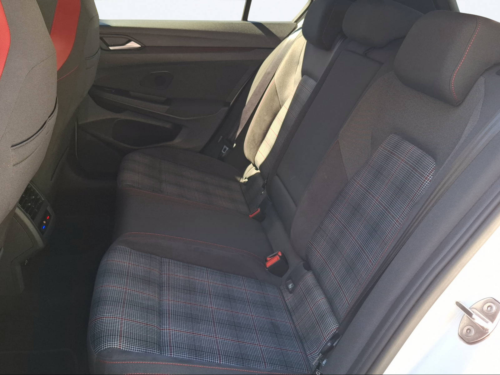 VW Golf 2.0 TSI GTI DSG-image-13