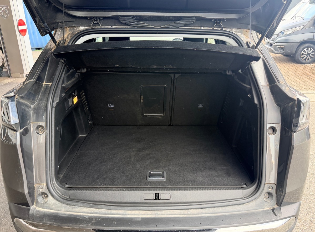 PEUGEOT 3008 225e Hybrid2 AllureP-image-4