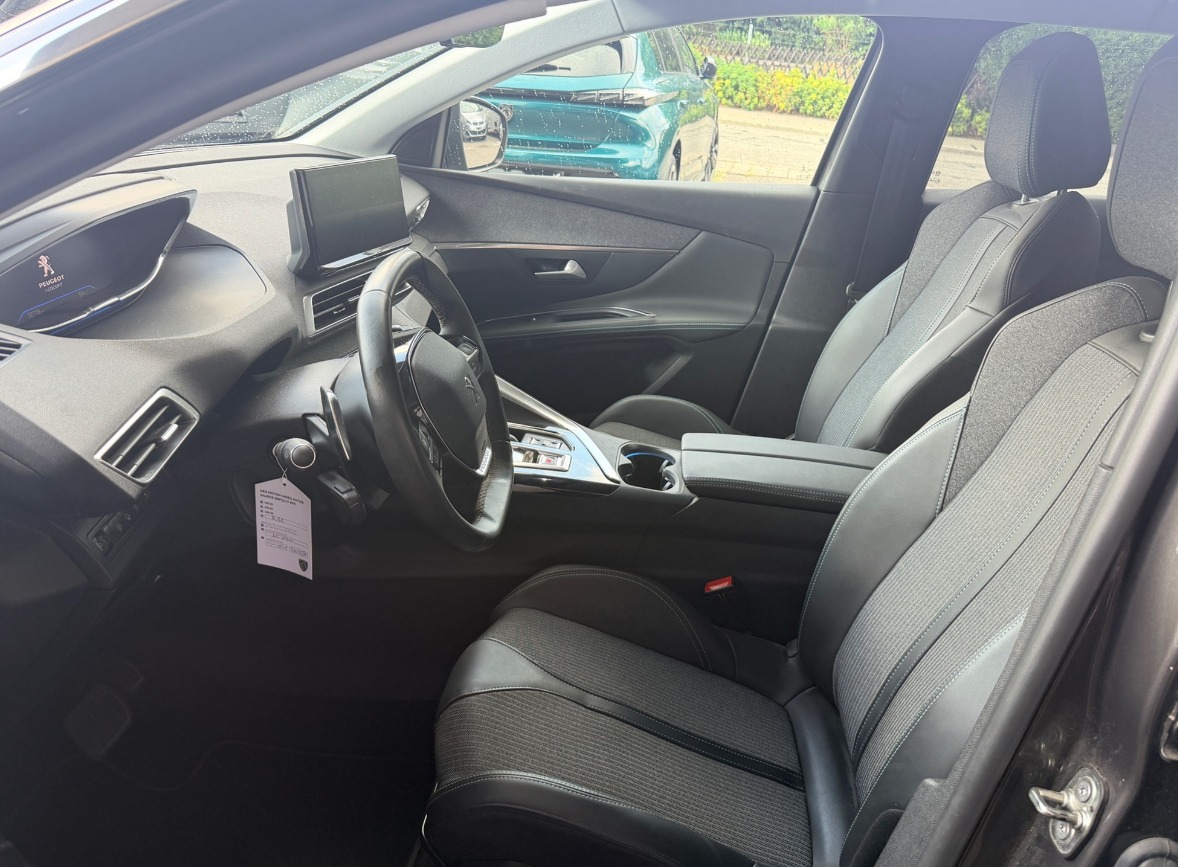 PEUGEOT 3008 225e Hybrid2 AllureP-image-8