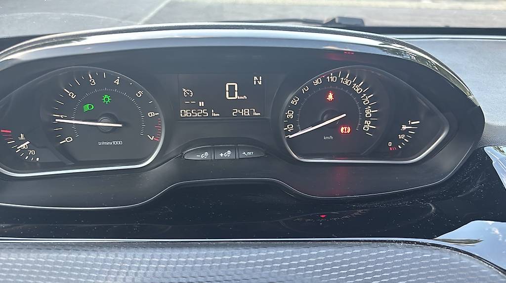 PEUGEOT 208-image-4