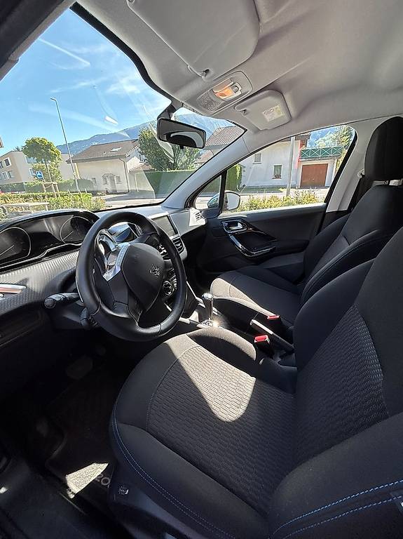 PEUGEOT 208-image-3