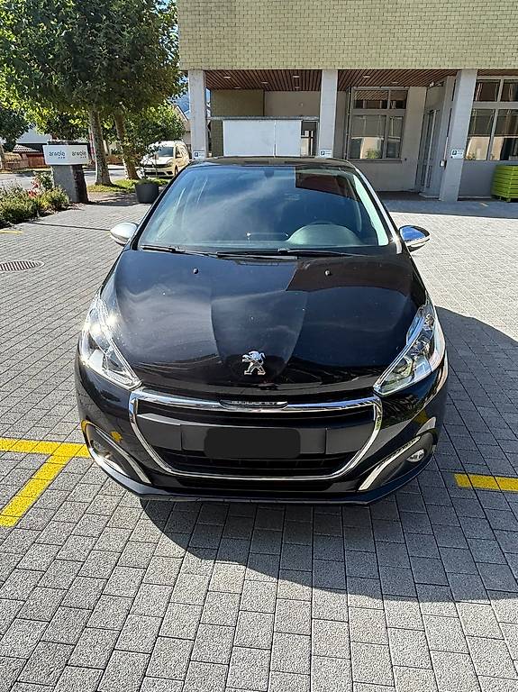 PEUGEOT 208-image-1