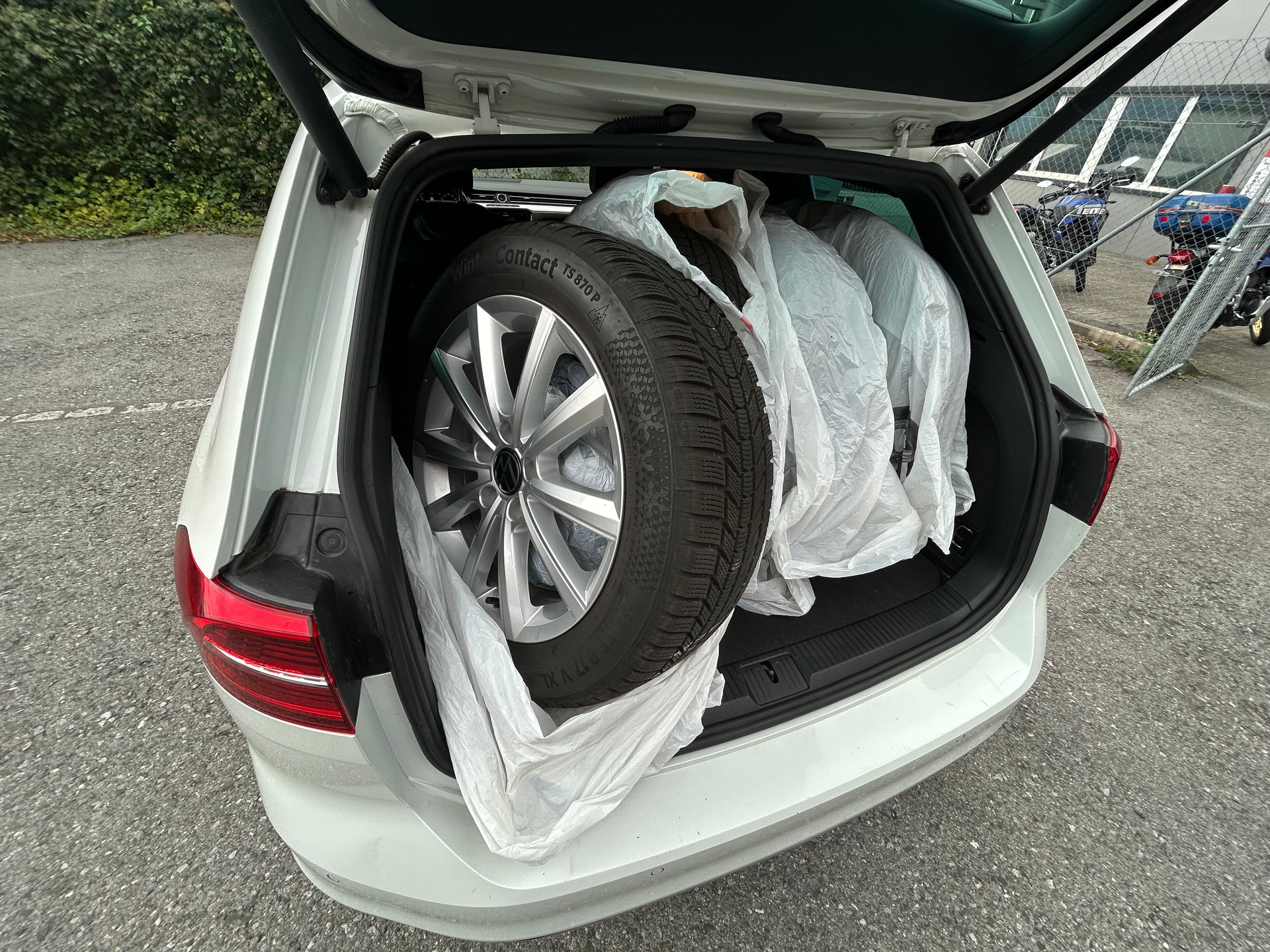 VW Passat Variant 2.0 TSI BMT Highline 4Motion R-Line DSG-image-14