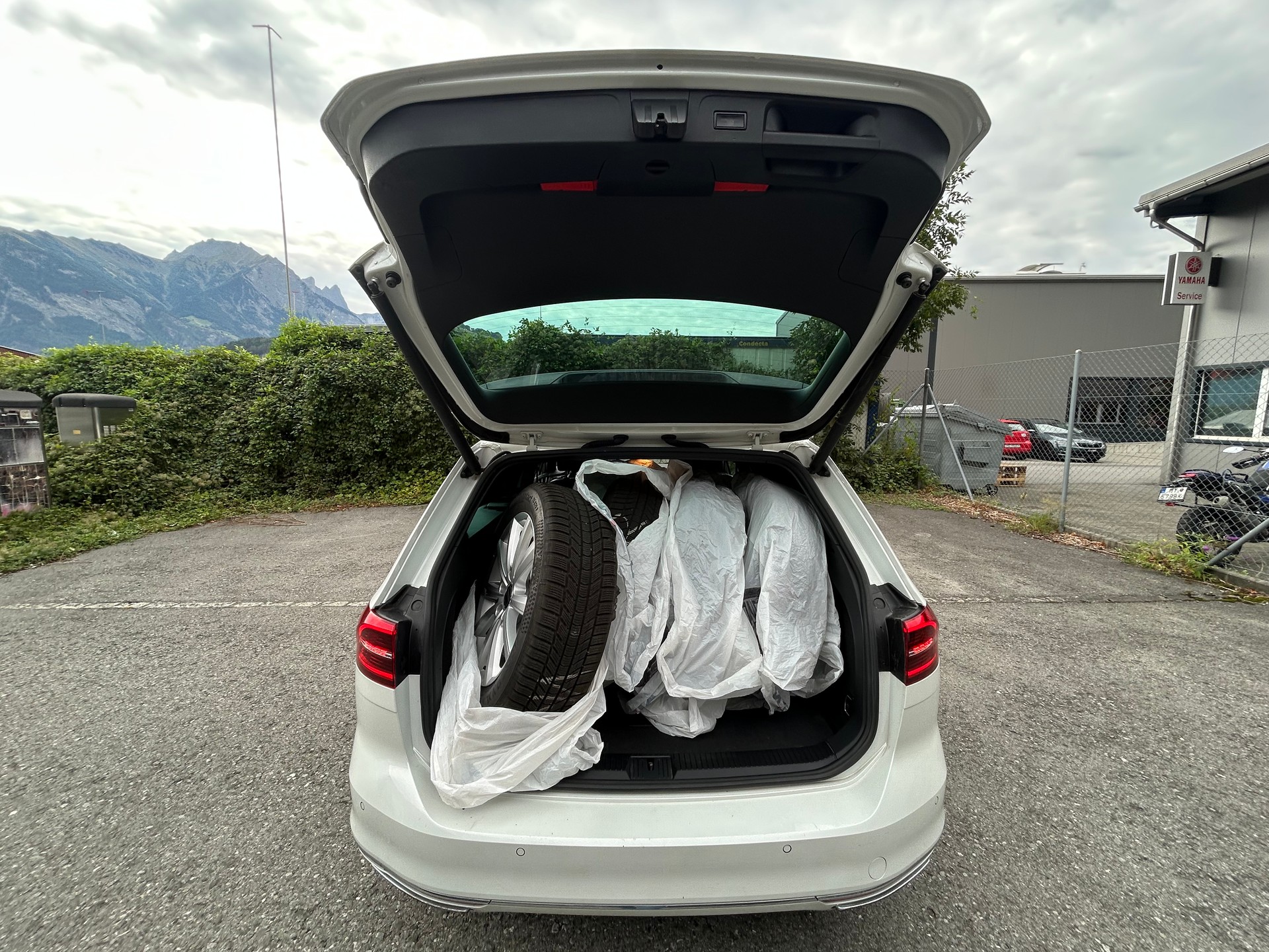 VW Passat Variant 2.0 TSI BMT Highline 4Motion R-Line DSG-image-15