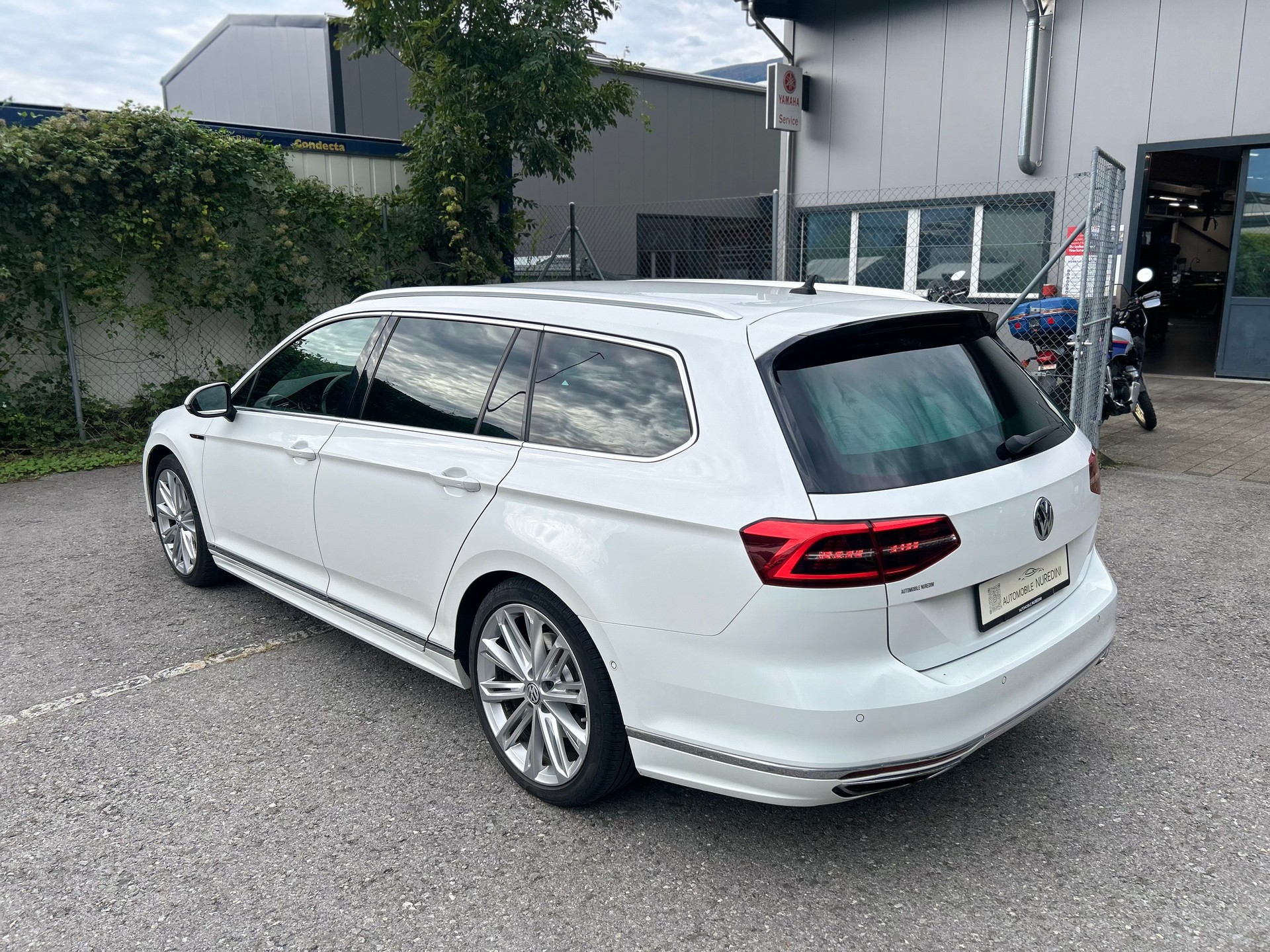 VW Passat Variant 2.0 TSI BMT Highline 4Motion R-Line DSG-image-3