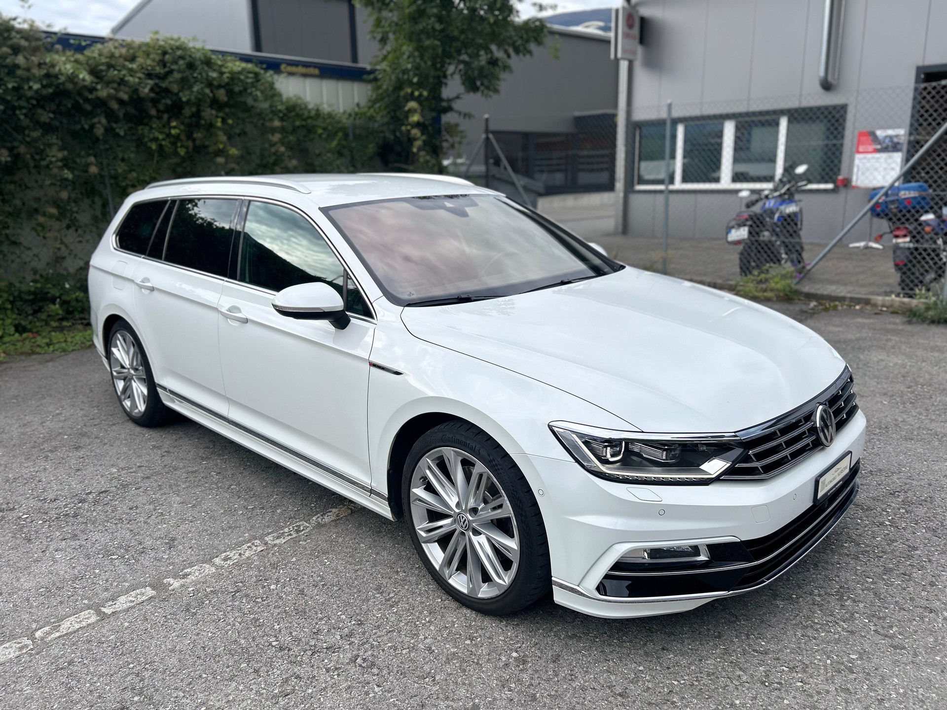 VW Passat Variant 2.0 TSI BMT Highline 4Motion R-Line DSG-image-1