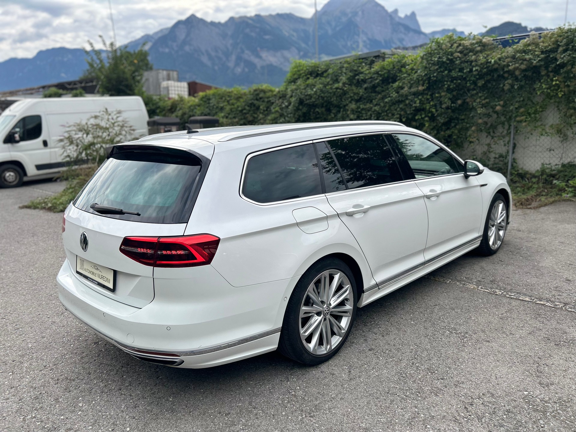 VW Passat Variant 2.0 TSI BMT Highline 4Motion R-Line DSG-image-2