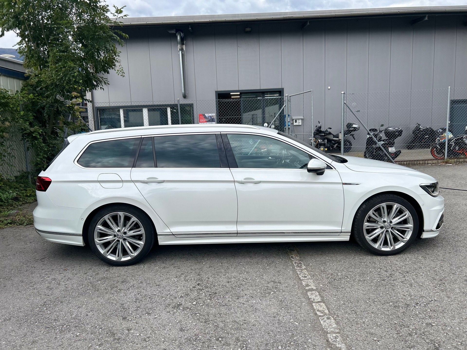 VW Passat Variant 2.0 TSI BMT Highline 4Motion R-Line DSG-image-7