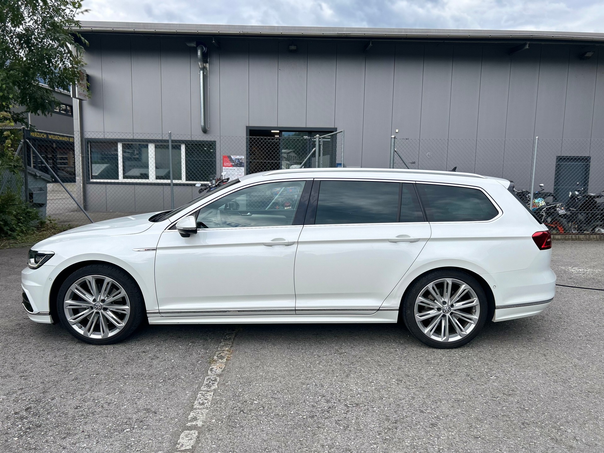 VW Passat Variant 2.0 TSI BMT Highline 4Motion R-Line DSG-image-6