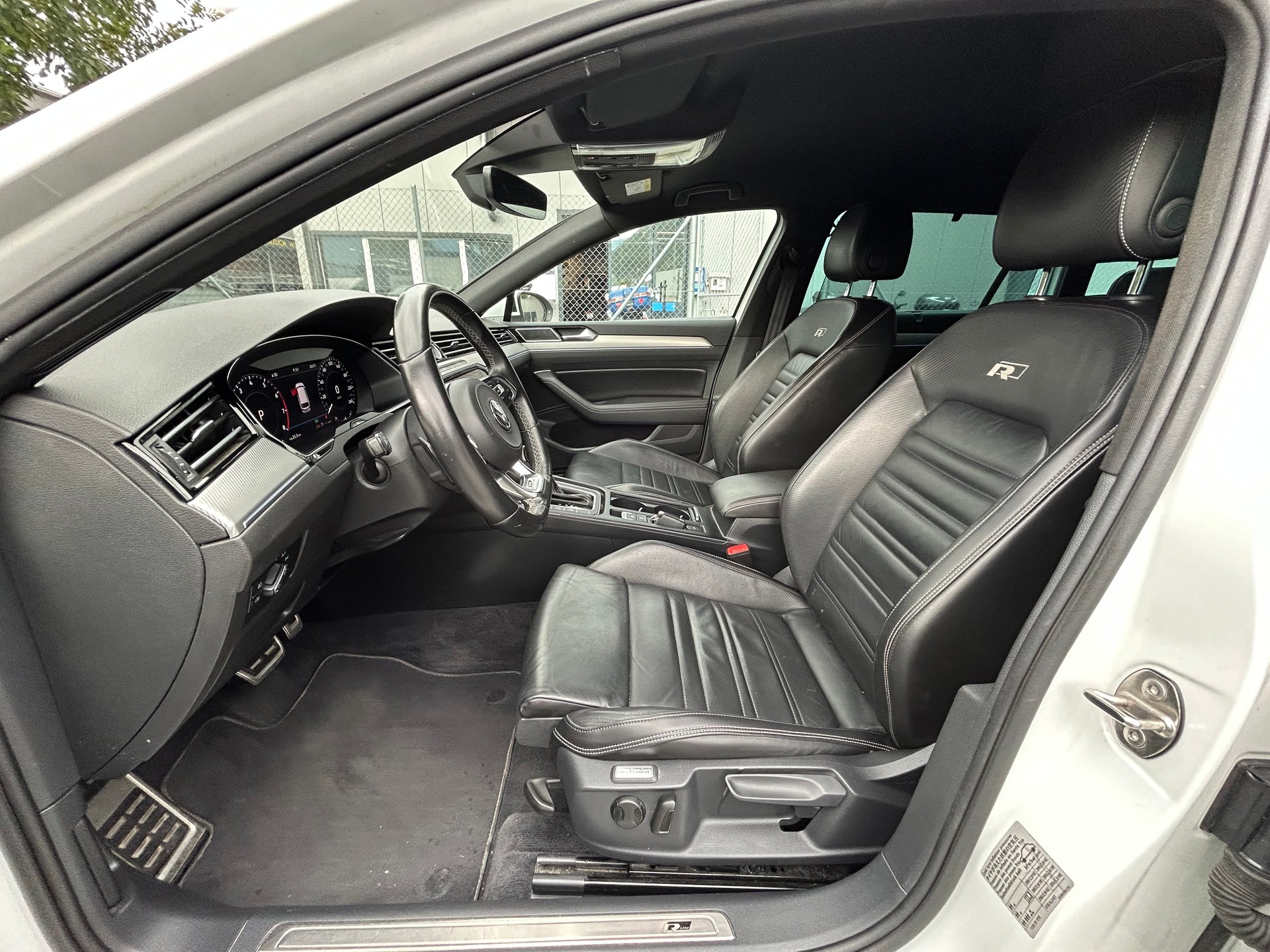 VW Passat Variant 2.0 TSI BMT Highline 4Motion R-Line DSG-image-10