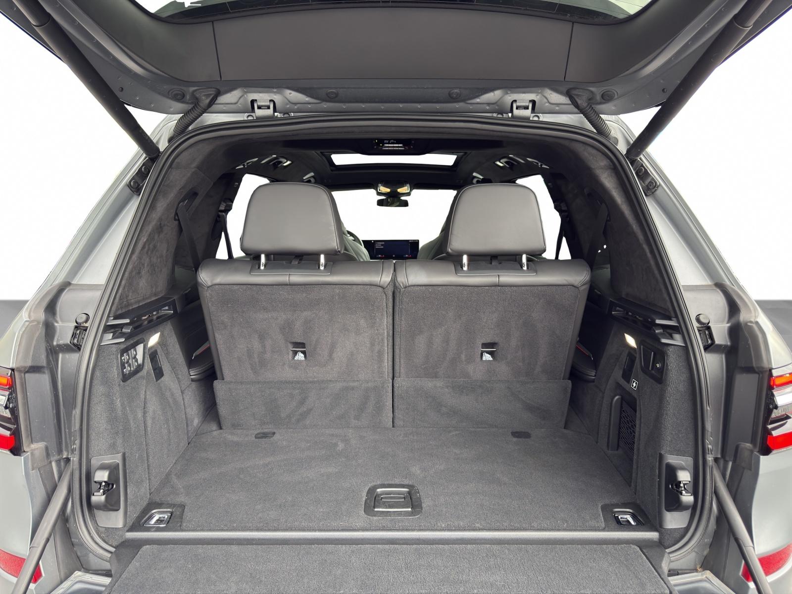 BMW X7 M60i xDrive M Sport Pro-image-17