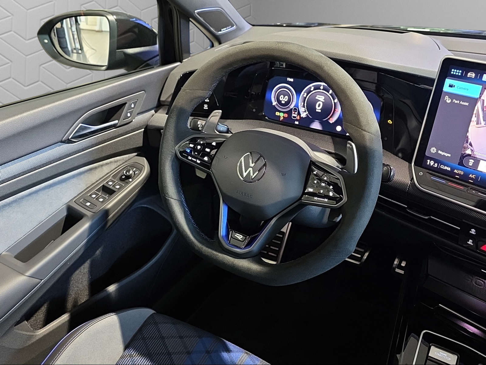 VW Golf 2.0 TSI R DSG 4 Motion-image-11
