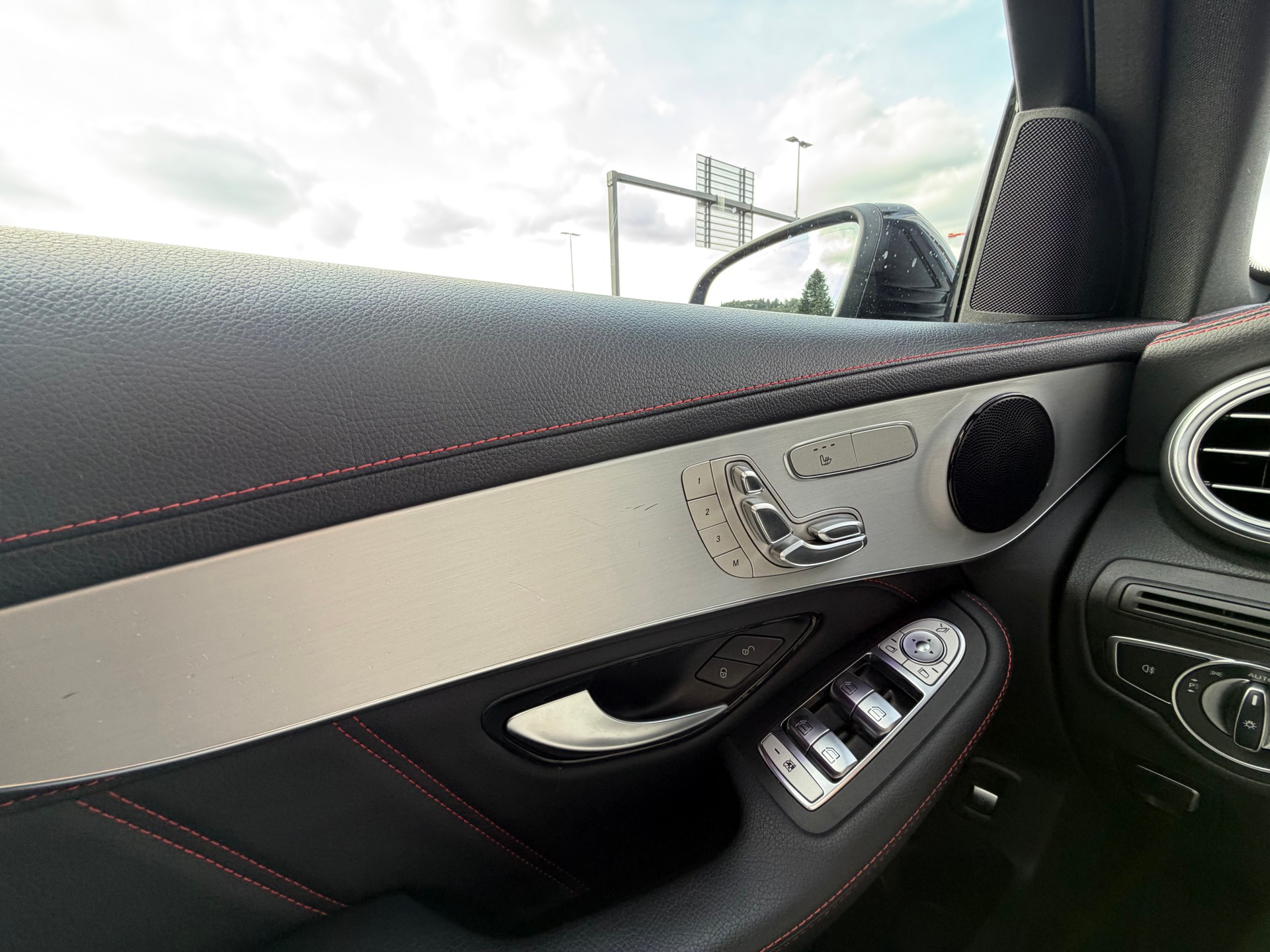 MERCEDES-BENZ GLC 43 AMG 4Matic 9G-Tronic-image-17