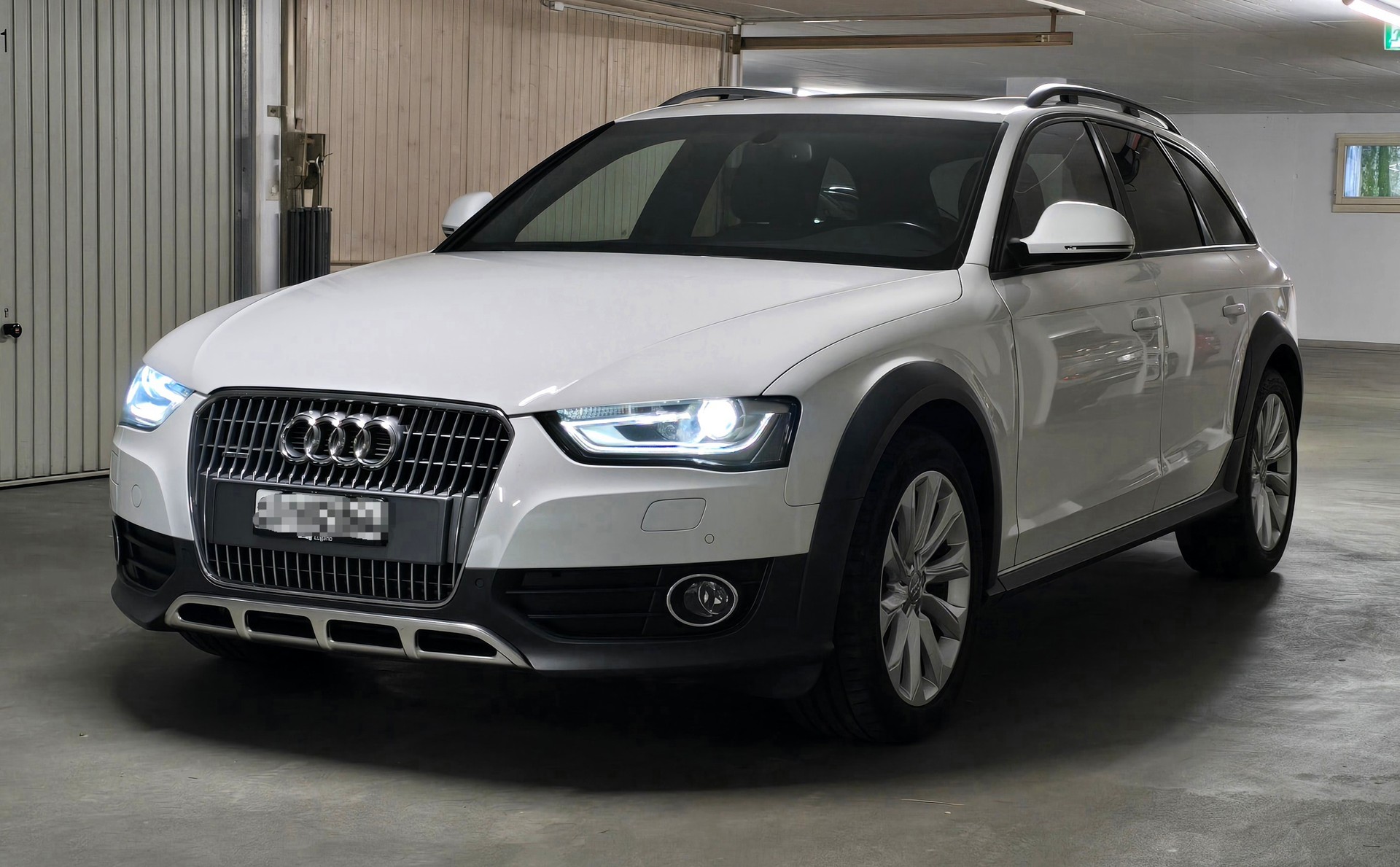 AUDI A4 Allroad 3.0 V6 TDI S-Tronic CleanD-image-1