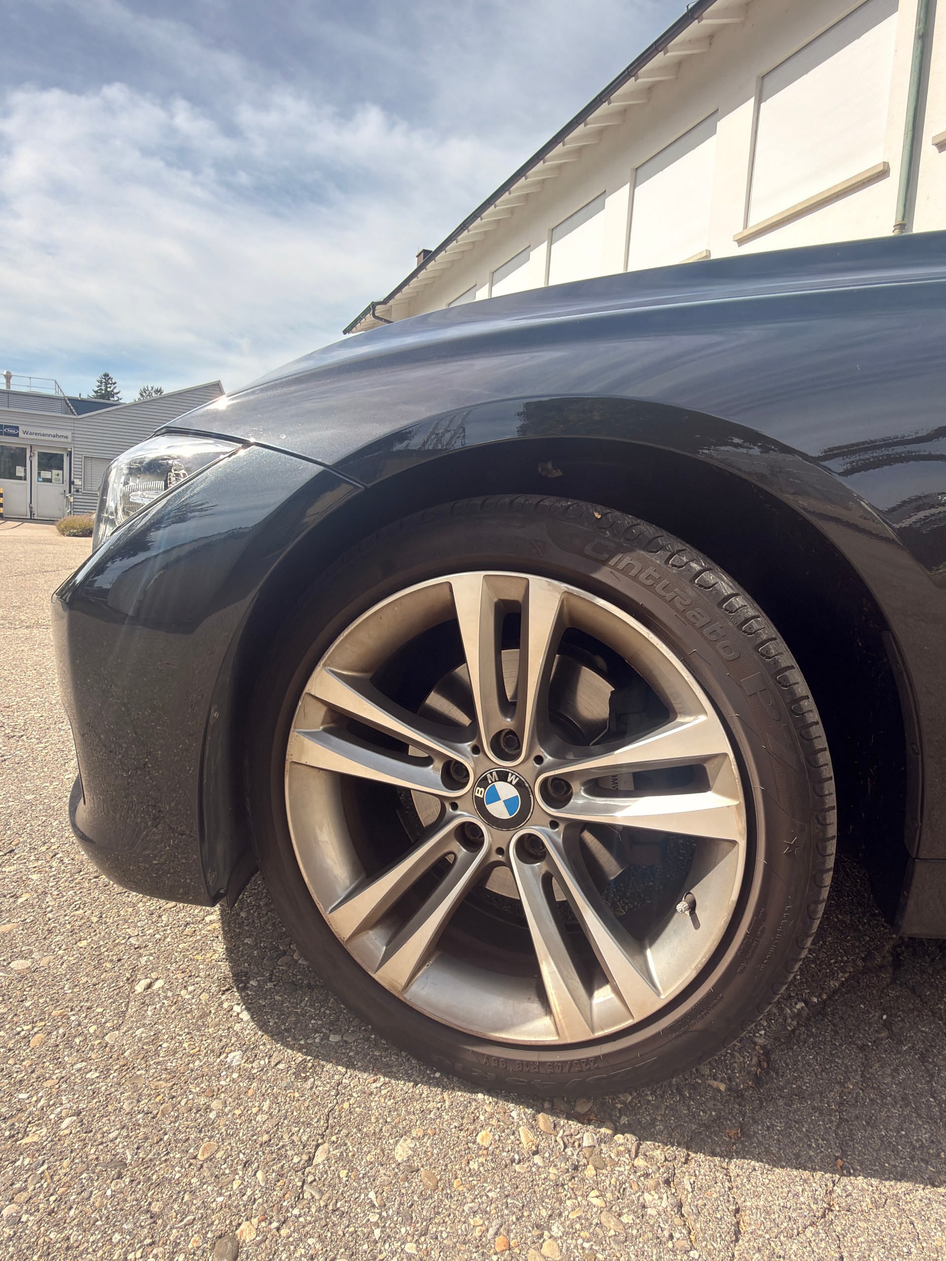 BMW 320d-image-2
