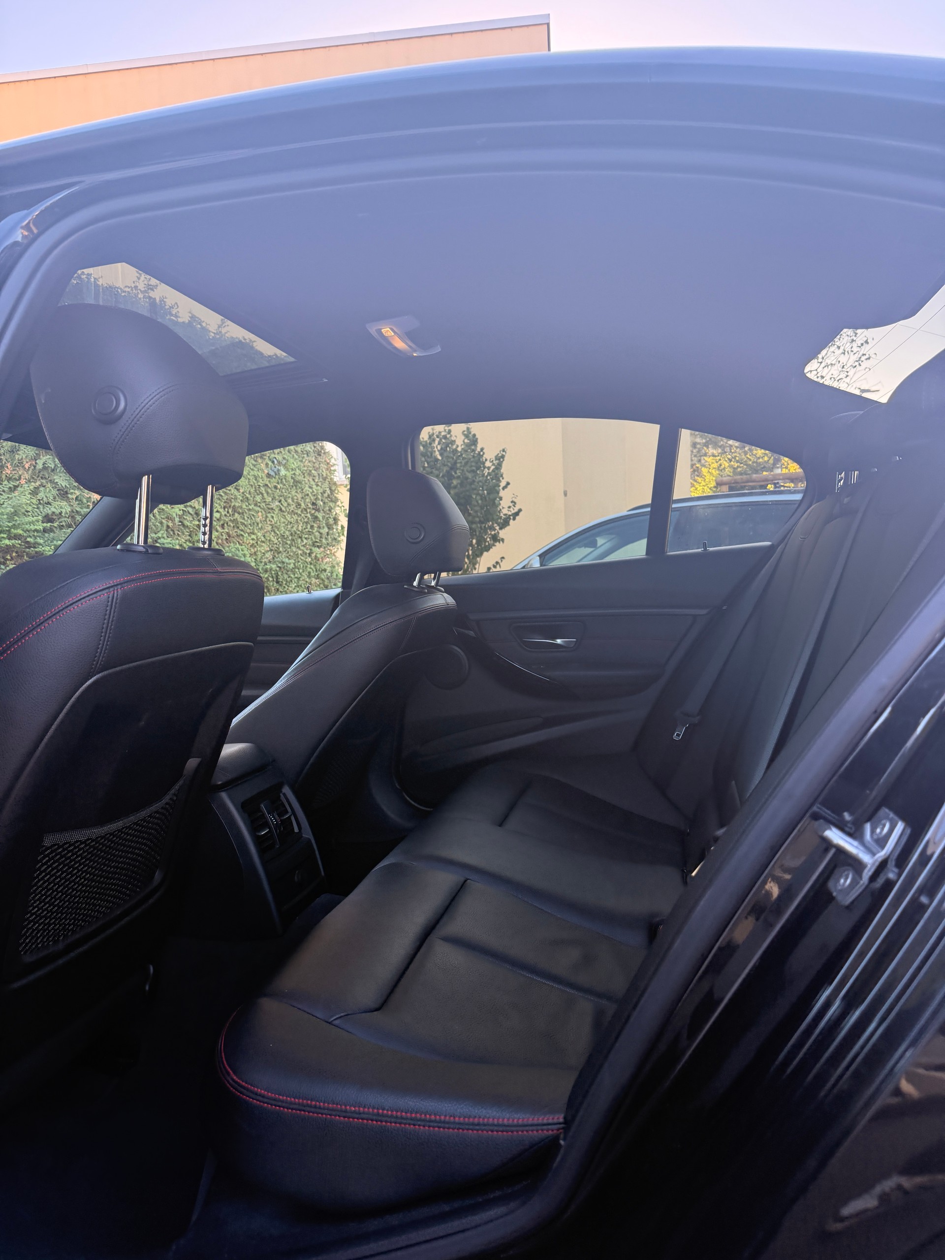 BMW 320d-image-5