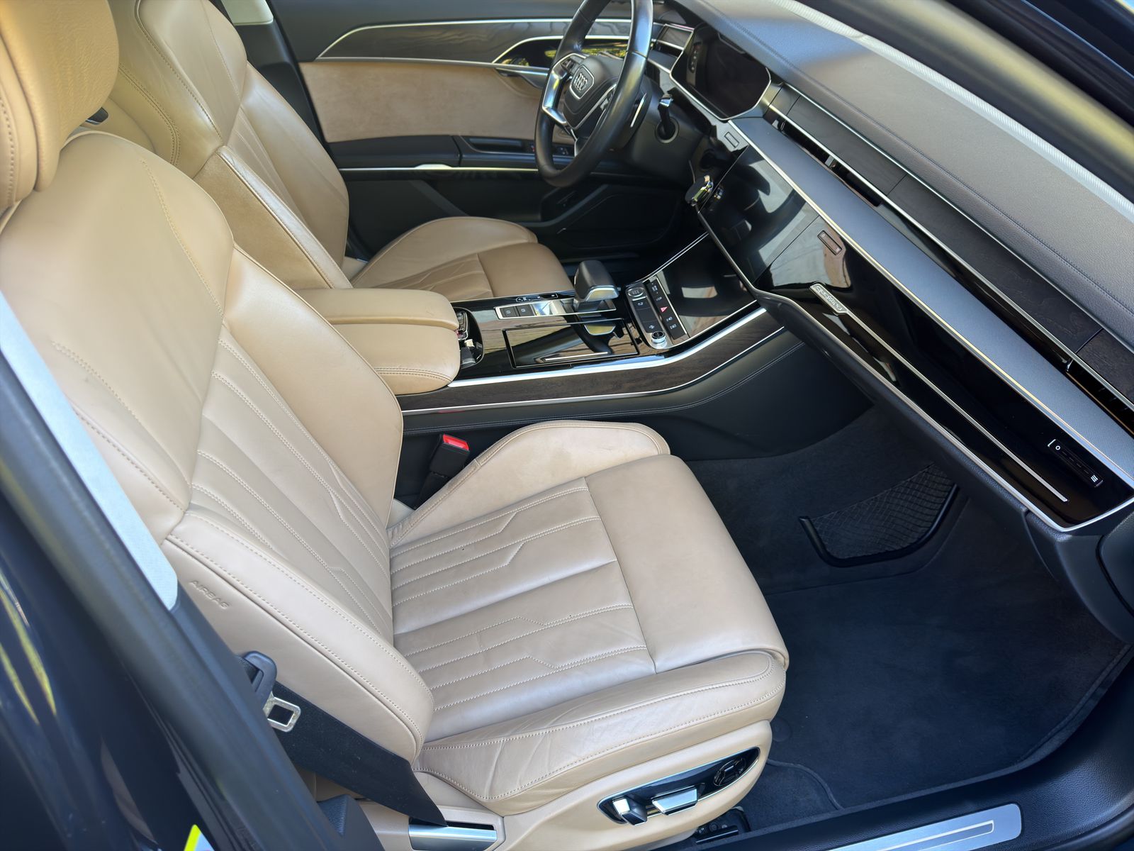 AUDI A8 55 TFSI quattro tiptronic-image-12