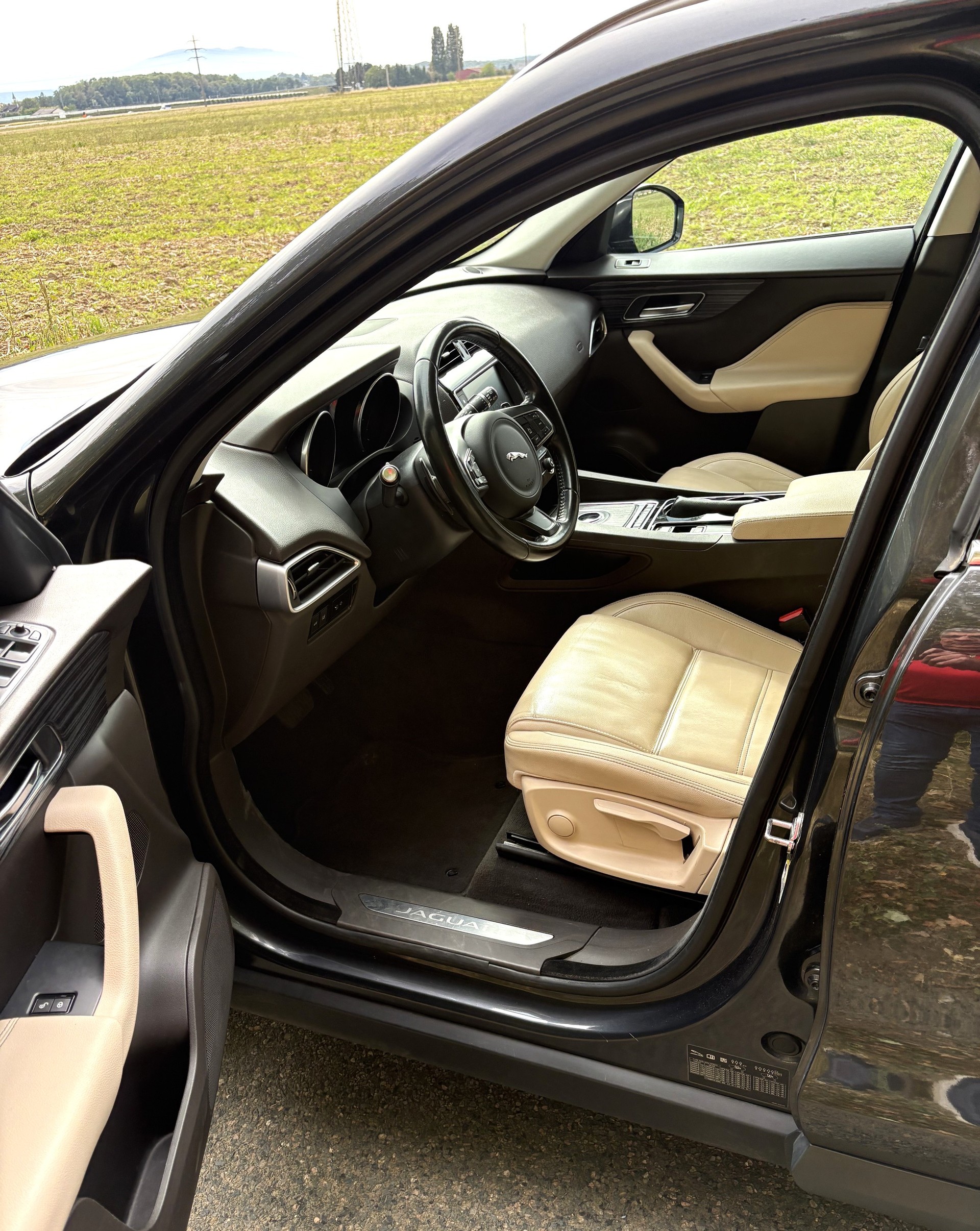 JAGUAR F-Pace 2.0d Prestige AWD Automatik-image-9