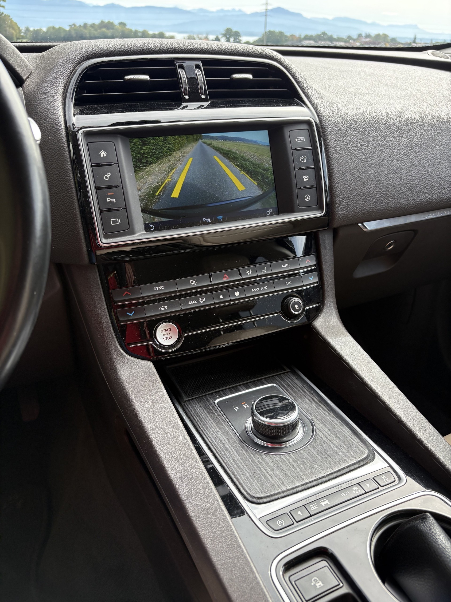 JAGUAR F-Pace 2.0d Prestige AWD Automatik-image-15