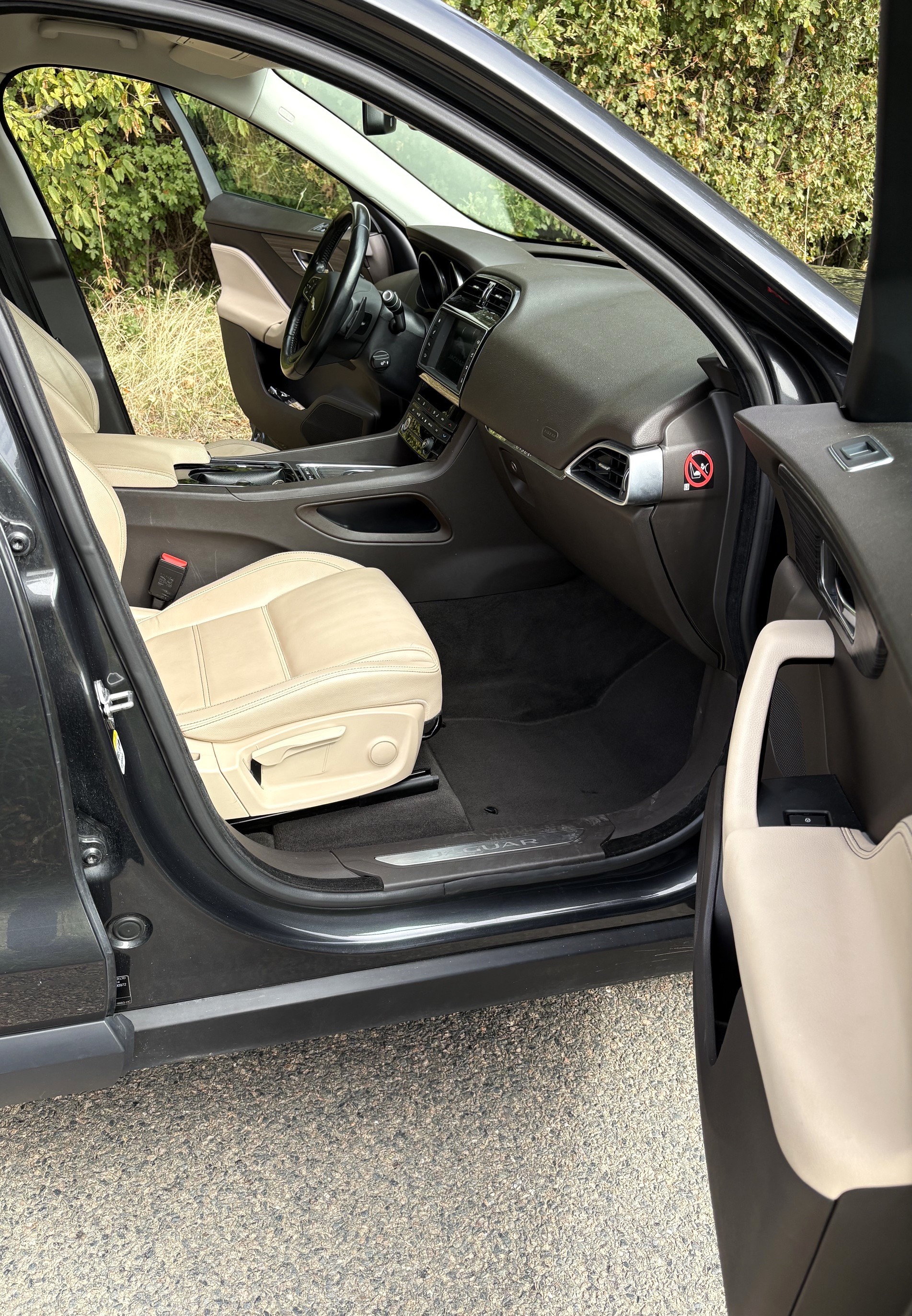 JAGUAR F-Pace 2.0d Prestige AWD Automatik-image-11
